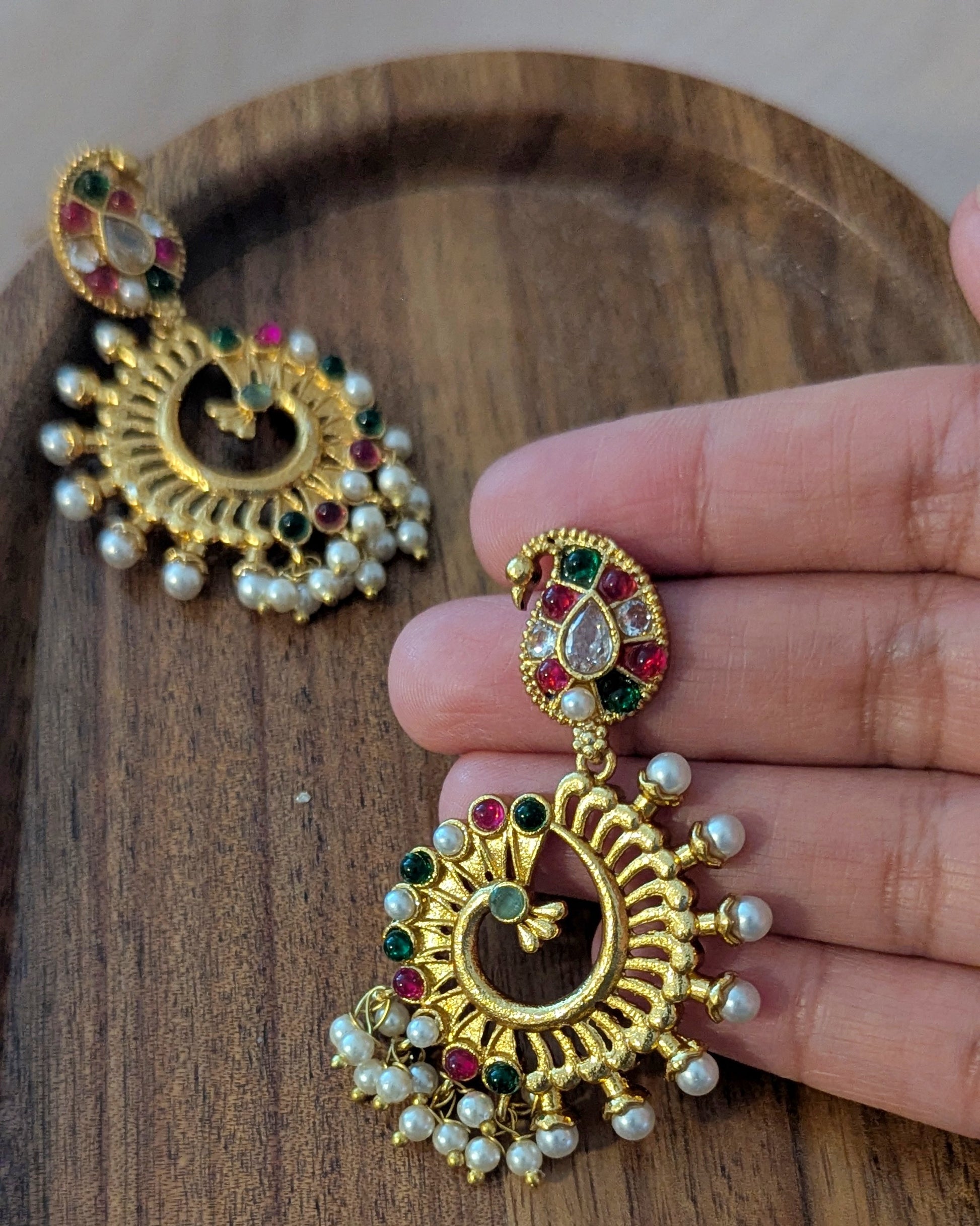 Gold earrings with pearls and gemstones. Pick-up in Ajax Ontario. Worldwide shipping available. Perfect for wedding, festival jewelry, indian Jewelry, kids jewelry, kundan jewelry, gifting, costume jewelry, fashion jewelry, Eid, onam, Diwali, karwachauth, navratri. Free shipping available. Jewelry for women. Indian jewelry in ajax durham region.