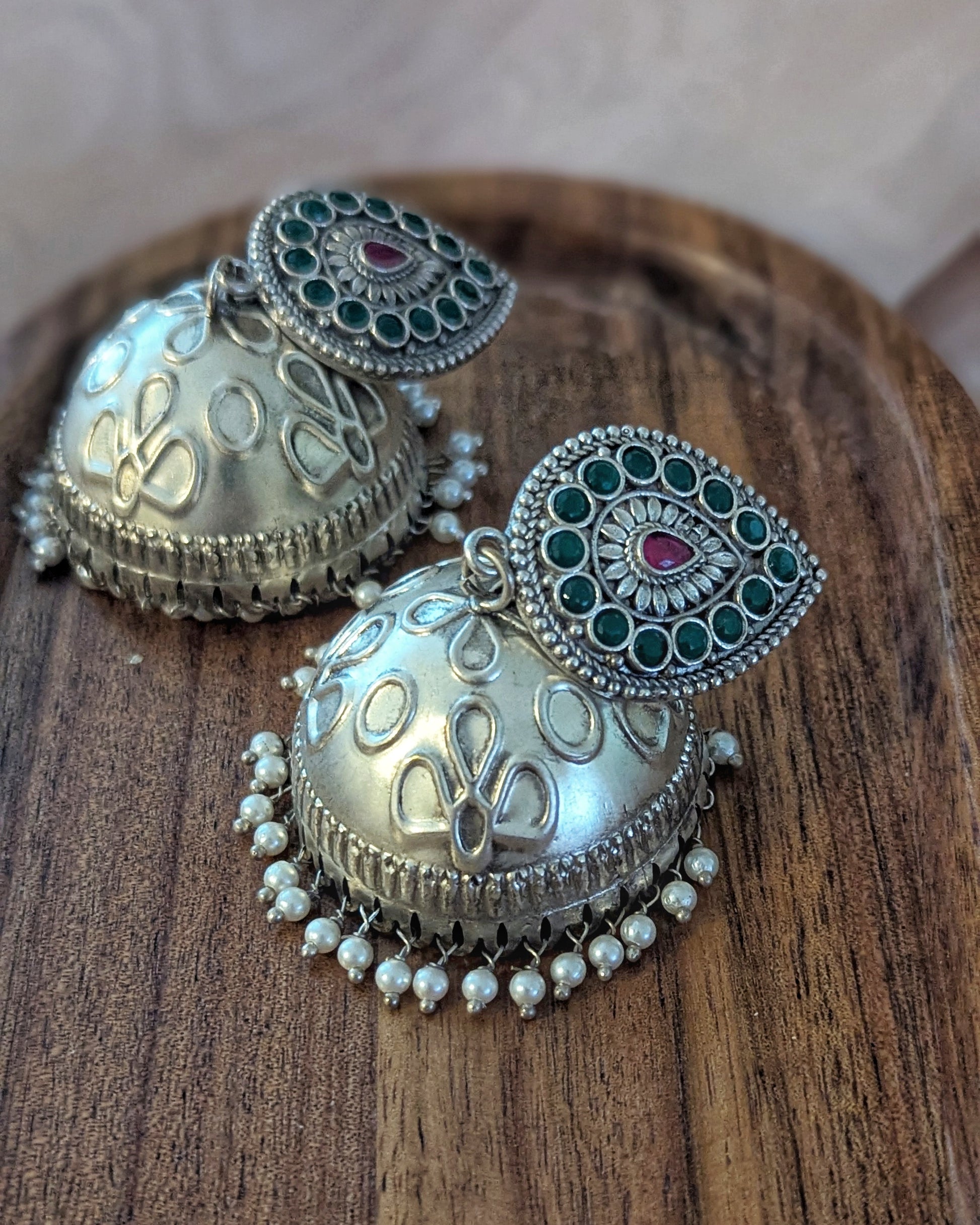 Oxidized Silver jhumkas with red green stones. Pick-up in Ajax Ontario. Worldwide shipping available. Perfect for wedding, festival jewelry, indian Jewelry, kids jewelry, kundan jewelry, gifting, costume jewelry, fashion jewelry, Eid, onam, Diwali, karwachauth, navratri. Free shipping available. Jewelry for women. Indian jewelry in ajax durham region. Bollywood style jewelry.