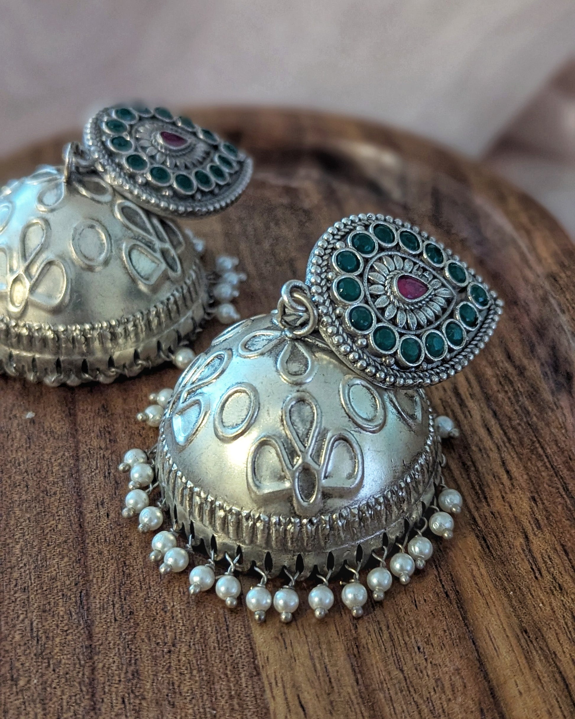 Oxidized Silver jhumkas with red green stones. Pick-up in Ajax Ontario. Worldwide shipping available. Perfect for wedding, festival jewelry, indian Jewelry, kids jewelry, kundan jewelry, gifting, costume jewelry, fashion jewelry, Eid, onam, Diwali, karwachauth, navratri. Free shipping available. Jewelry for women. Indian jewelry in ajax durham region. Bollywood style jewelry.