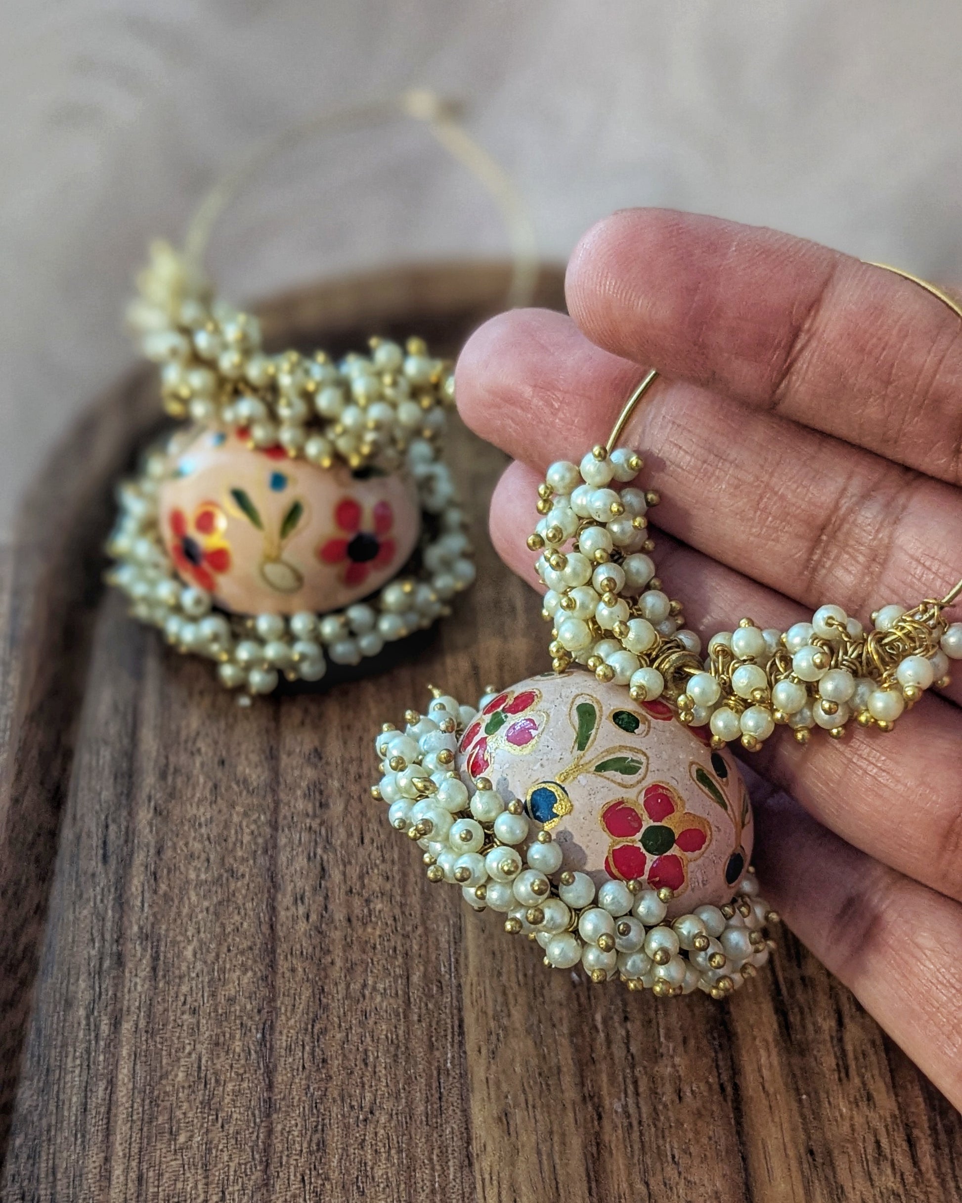 Hand painted meenakari jhumkis with golden hoop and dainty pearl detailing. Pick-up in Ajax Ontario. Worldwide shipping available. Perfect for wedding, festival jewelry, indian Jewelry, kids jewelry, kundan jewelry, gifting, costume jewelry, fashion jewelry, Eid, onam, Diwali, karwachauth, navratri. Free shipping available. Jewelry for women. Indian jewelry in ajax durham region. Bollywood style jewelry.