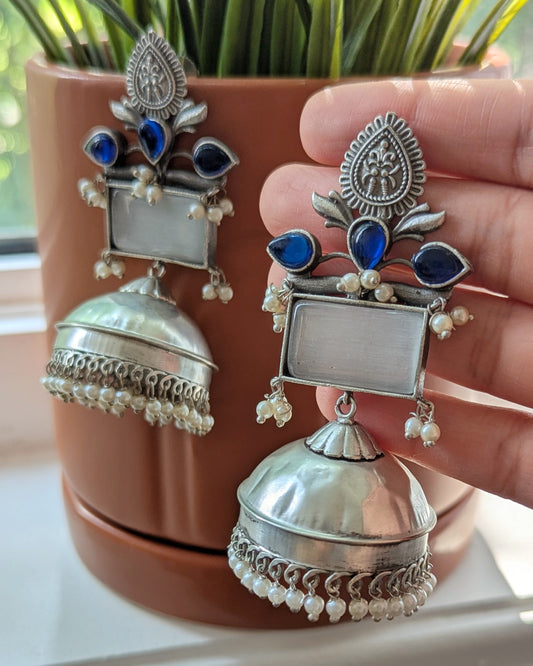 Silver jhumka earrings with blue stones and pearl-like beads. Pick-up in Ajax Ontario. Worldwide shipping available. Perfect for wedding, festival jewelry, indian Jewelry, kids jewelry, kundan jewelry, gifting, costume jewelry, fashion jewelry, Eid, onam, Diwali, karwachauth, navratri. Free shipping available. Jewelry for women. Indian jewelry in ajax durham region.