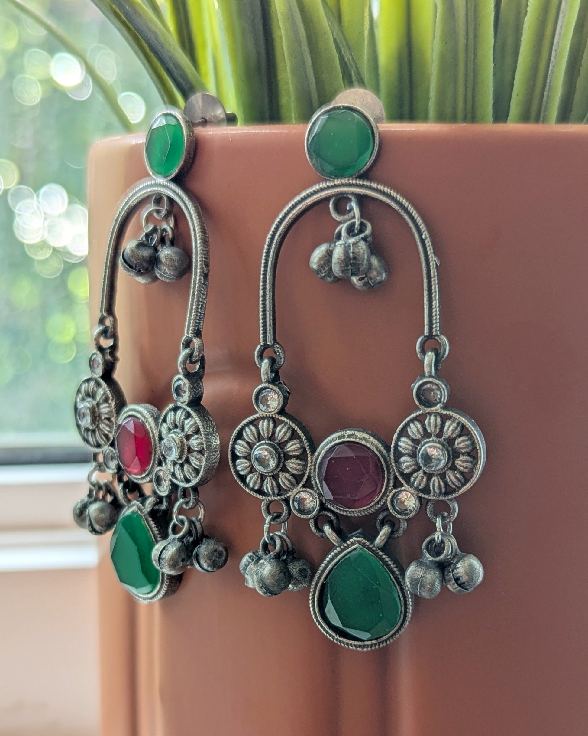 Silver earrings with green & maroon/red stones. Pick-up in Ajax Ontario. Worldwide shipping available. Perfect for wedding, festival jewelry, indian Jewelry, kids jewelry, kundan jewelry, gifting, costume jewelry, fashion jewelry, Eid, onam, Diwali, karwachauth, navratri. Free shipping available. Jewelry for women. Indian jewelry in ajax durham region.