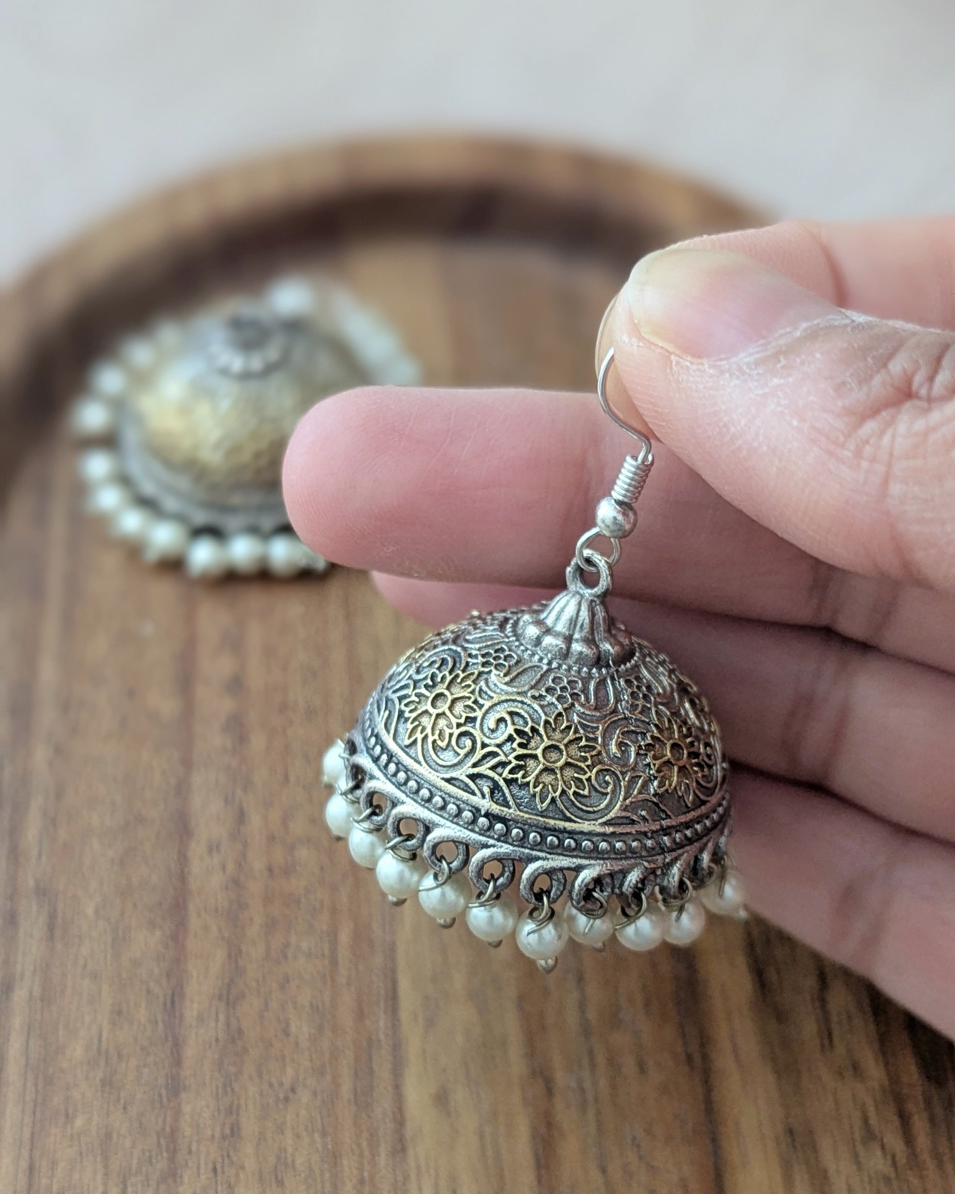 Ornate silver earrings with golen accent and pearl accents. Pick-up in Ajax Ontario. Worldwide shipping available. Perfect for wedding, festival jewelry, indian Jewelry, kids jewelry, kundan jewelry, gifting, costume jewelry, fashion jewelry, Eid, onam, Diwali, karwachauth, navratri. Free shipping available. Jewelry for women. Indian jewelry in ajax durham region.