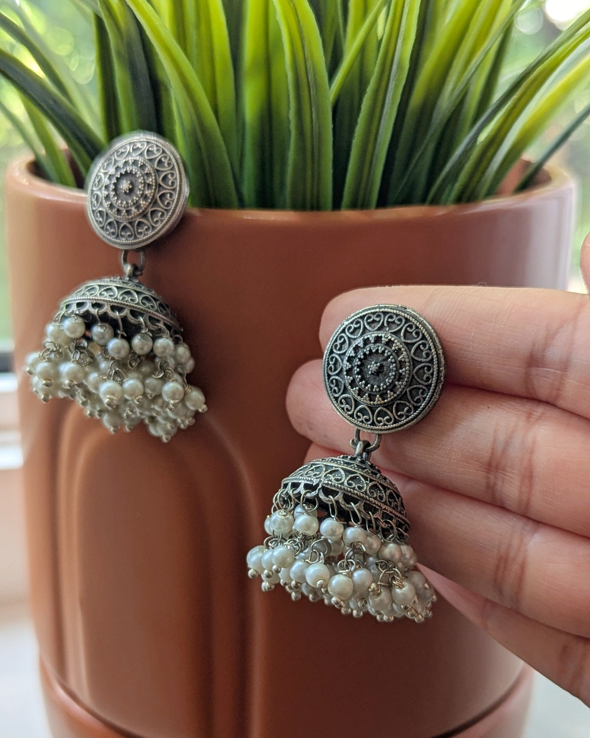 Pair of silver earrings with intricate design and pearls. Pick-up in Ajax Ontario. Worldwide shipping available. Perfect for wedding, festival jewelry, indian Jewelry, kids jewelry, kundan jewelry, gifting, costume jewelry, fashion jewelry, Eid, onam, Diwali, karwachauth, navratri. Free shipping available. Jewelry for women.
