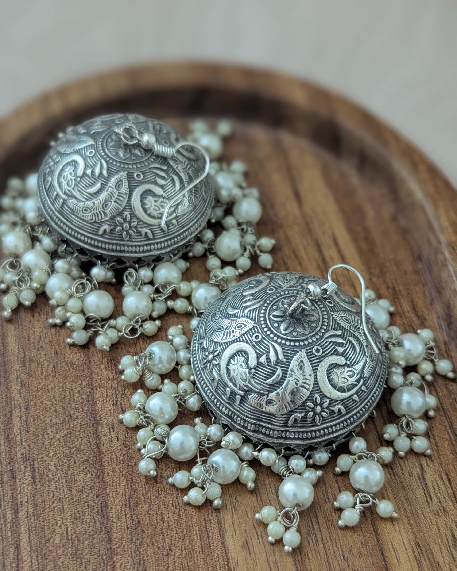 Pair of silver earrings with intricate design and pearls. Pick-up in Ajax Ontario. Worldwide shipping available. Perfect for wedding, festival jewelry, indian Jewelry, kids jewelry, kundan jewelry, gifting, costume jewelry, fashion jewelry, Eid, onam, Diwali, karwachauth, navratri. Free shipping available. Jewelry for women.
