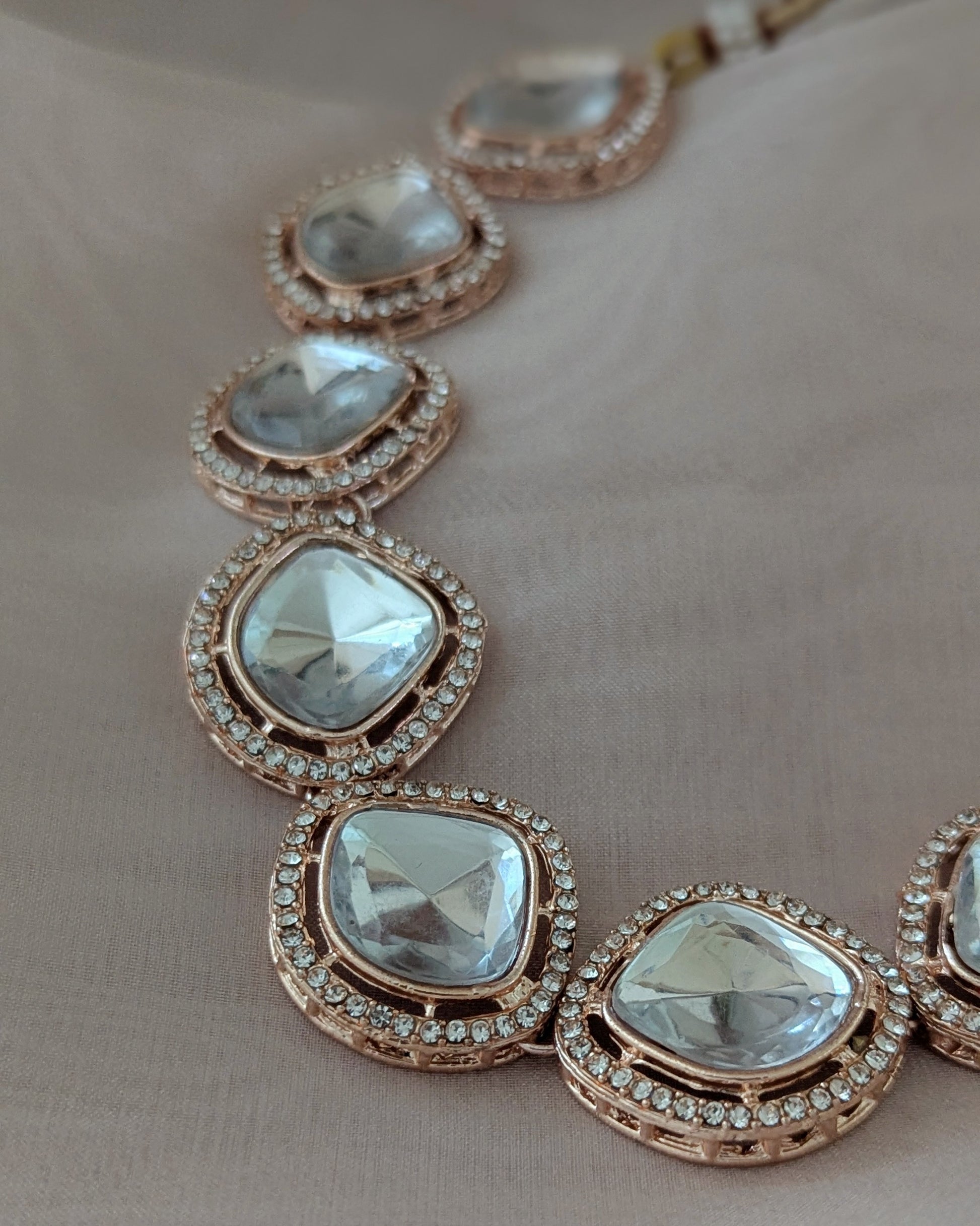 Polki lookalike choker necklace with stud earrings in rose gold color. Pick-up in Ajax Ontario. Worldwide shipping available. Perfect for wedding, festival jewelry, indian Jewelry, kids jewelry, kundan jewelry, gifting, costume jewelry, fashion jewelry, Eid, Diwali, karwachauth.