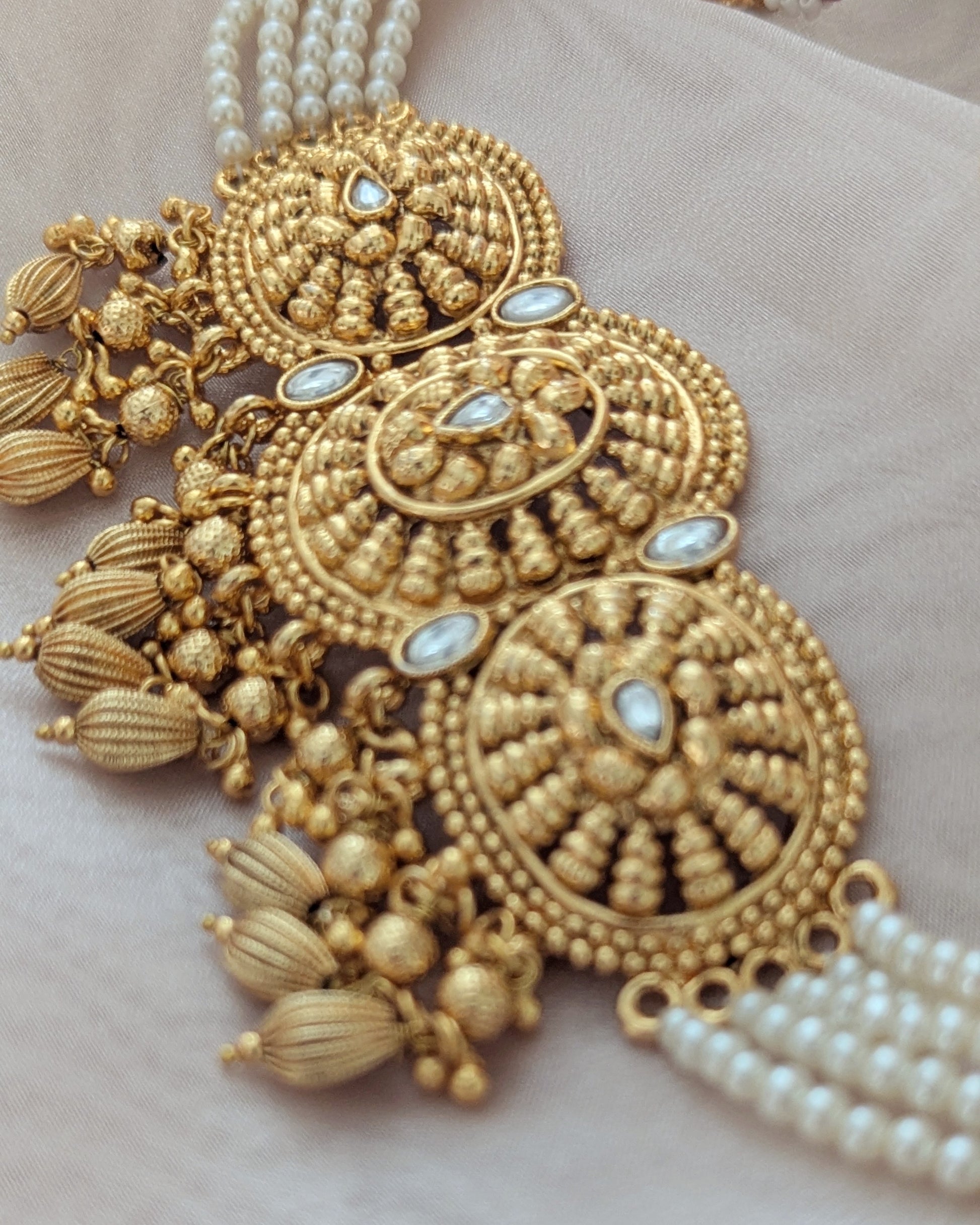 Premium Kundan Pearl Choker Necklace with Earrings and tikka. Pick-up in Ajax Ontario. Worldwide shipping available. Perfect for wedding, festival jewelry, indian Jewelry, kids jewelry, kundan jewelry, gifting, costume jewelry, fashion jewelry, Eid, onam, Diwali, karwachauth, navratri. Free shipping available. Jewelry for women. Free shipping over $50.