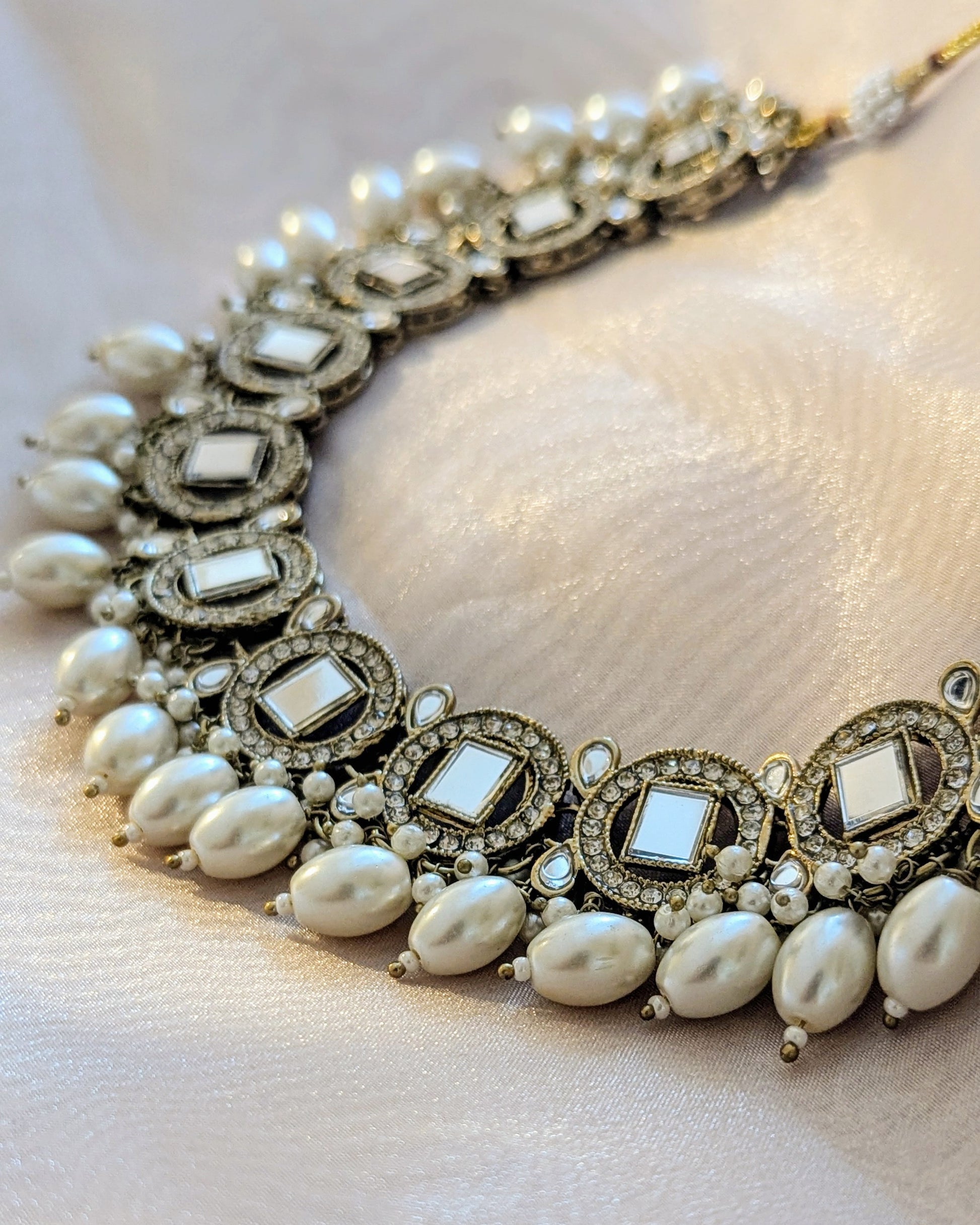 Kundan mirror Necklace with jhumki Earrings. Available for pick-up in Ajax Ontario. Worldwide Shipping Available. Free shipping over $50.