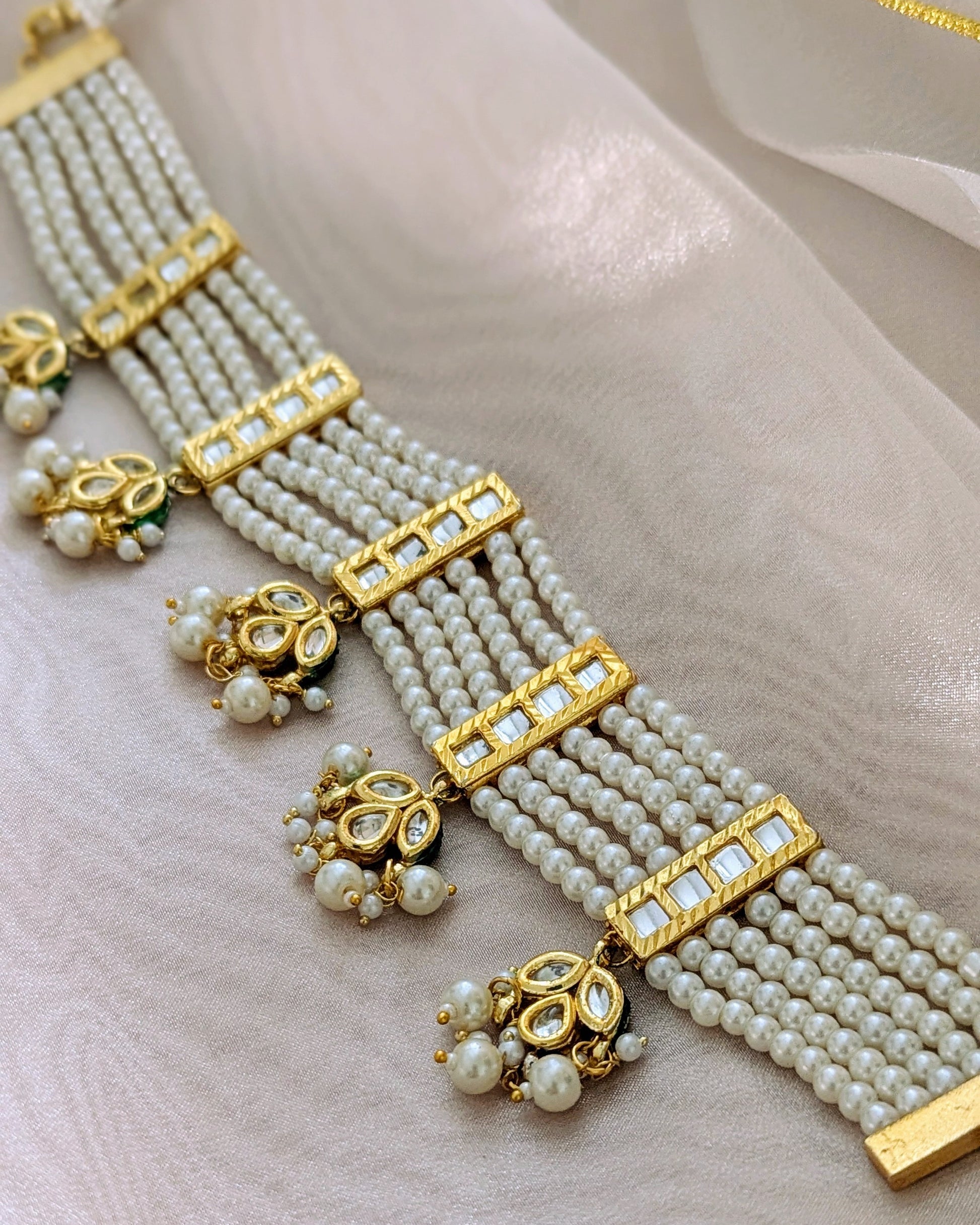 Premium Kundan Pearl Choker Necklace with Earrings. Pick-up in Ajax Ontario. Worldwide shipping available. Perfect for wedding, festival jewelry, indian Jewelry, kids jewelry, kundan jewelry, gifting, costume jewelry, fashion jewelry, Eid, onam, Diwali, karwachauth, navratri. Free shipping available. Jewelry for women. Free shipping over $50.