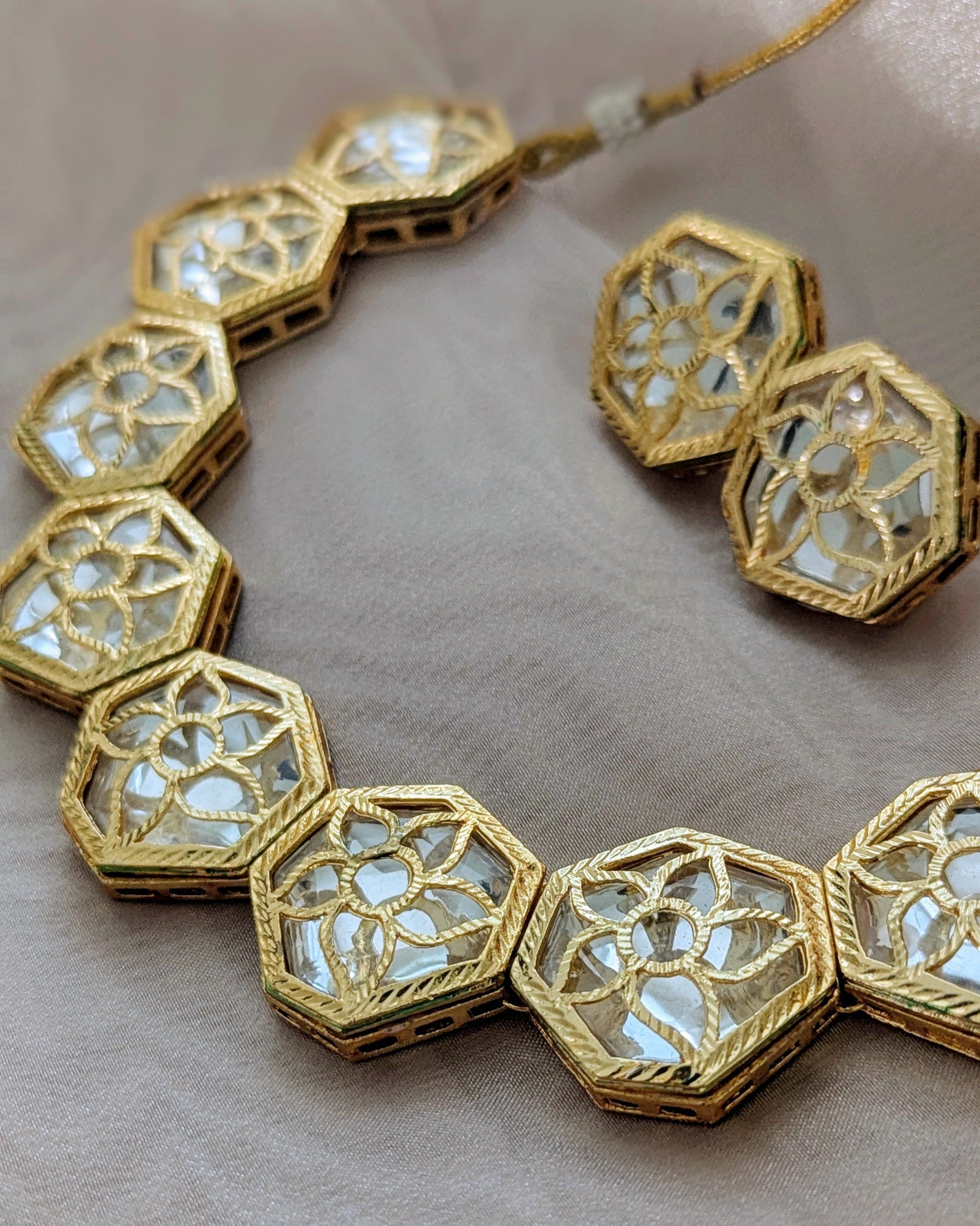 Premium Kundan Choker Necklace with stud Earrings. Pick-up in Ajax Ontario. Worldwide shipping available. Perfect for wedding, festival jewelry, indian Jewelry, kids jewelry, kundan jewelry, gifting, costume jewelry, fashion jewelry, Eid, onam, Diwali, karwachauth, navratri. Free shipping available. Jewelry for women. Free shipping over $50.