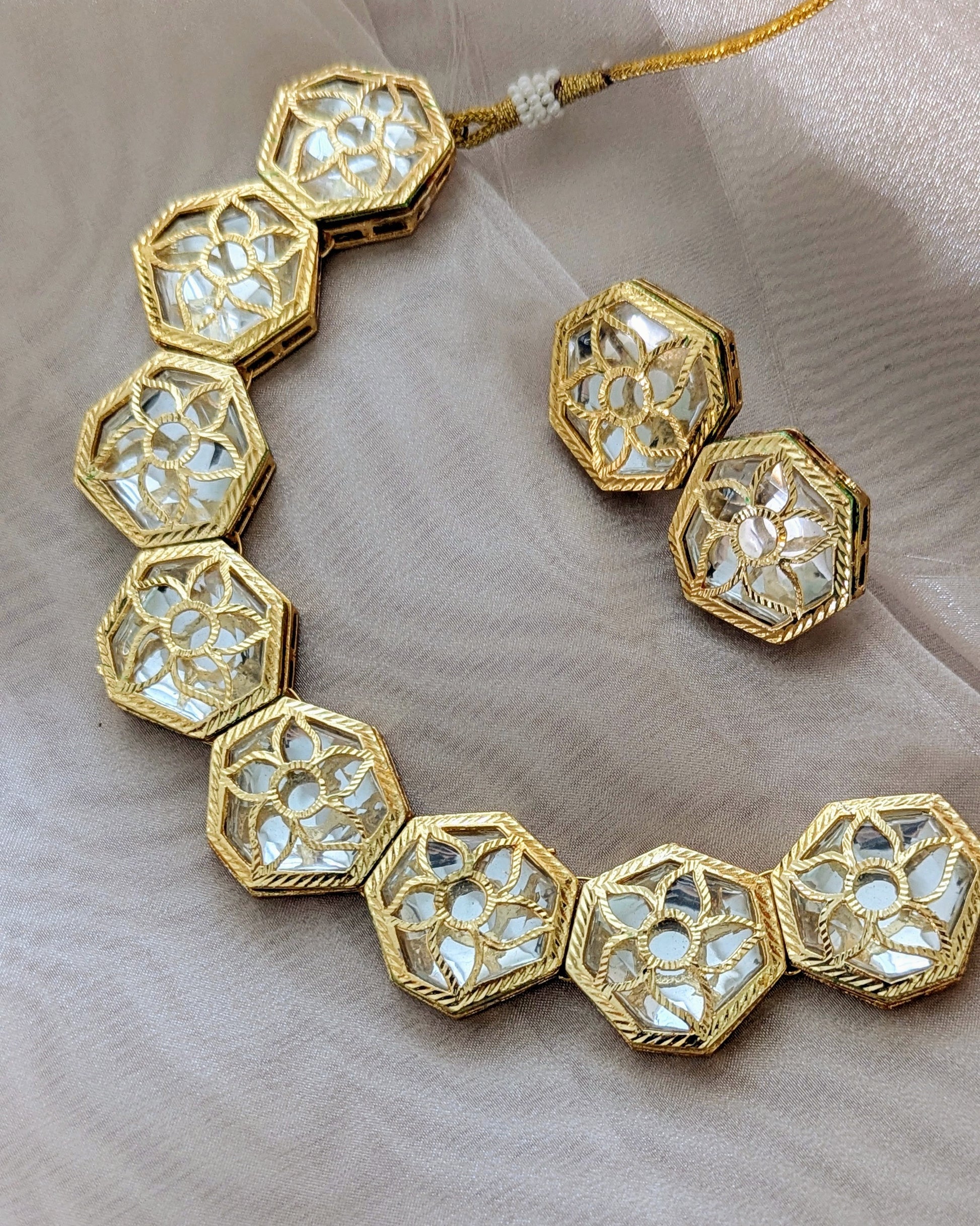 Premium Kundan Choker Necklace with stud Earrings. Pick-up in Ajax Ontario. Worldwide shipping available. Perfect for wedding, festival jewelry, indian Jewelry, kids jewelry, kundan jewelry, gifting, costume jewelry, fashion jewelry, Eid, onam, Diwali, karwachauth, navratri. Free shipping available. Jewelry for women. Free shipping over $50.