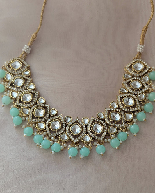 Premium kundan choker/chokar necklace with unique chaand design. Comes with matching Chandbali earrings and tikka. Pick-up in Ajax Ontario. Worldwide shipping available. Perfect for wedding, festival jewelry, indian Jewelry, kids jewelry, kundan jewelry, gifting, costume jewelry, fashion jewelry, Eid, onam, Diwali, karwachauth, navratri. Free shipping available. Jewelry for women.