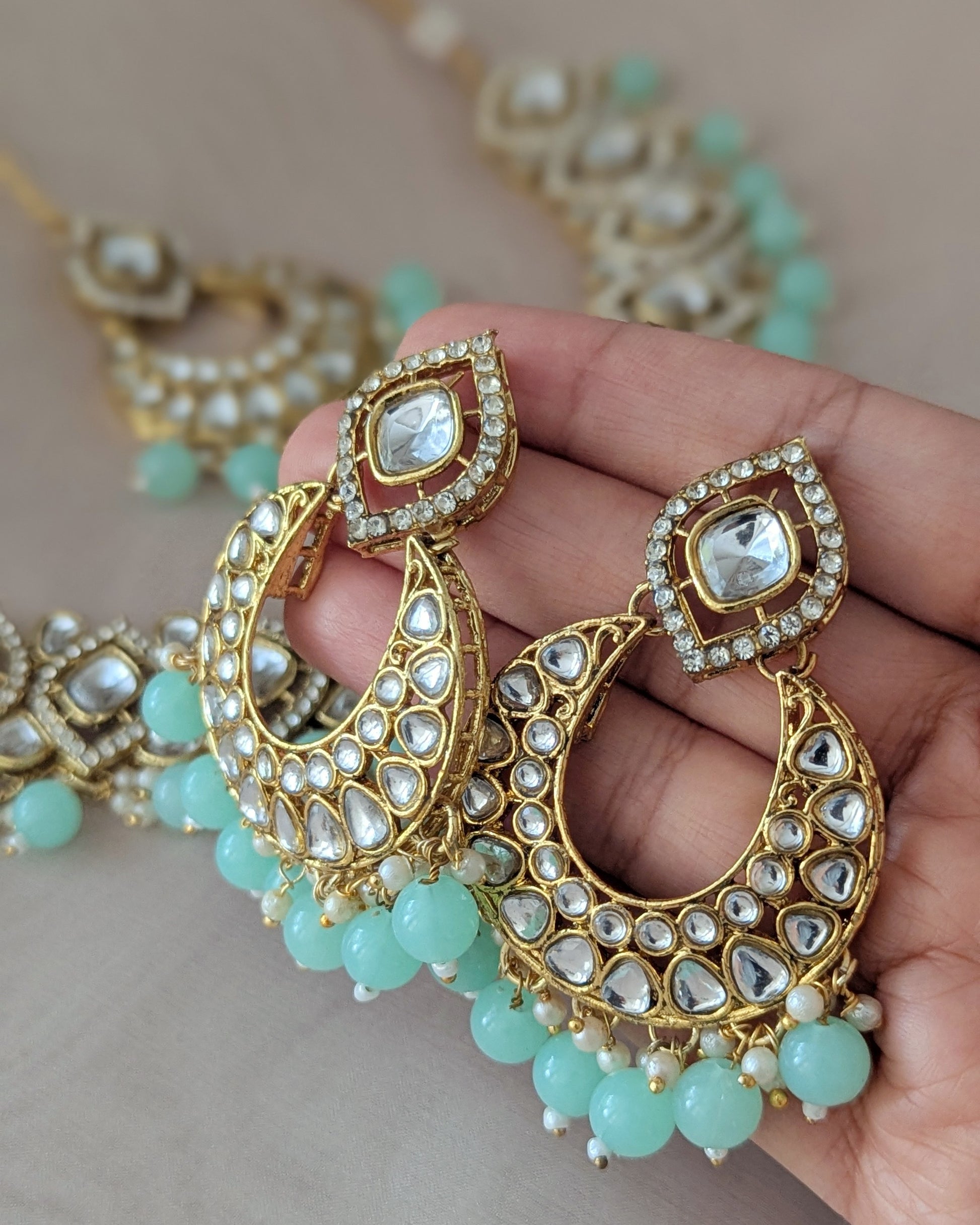 Premium kundan choker/chokar necklace with unique chaand design. Comes with matching Chandbali earrings and tikka. Pick-up in Ajax Ontario. Worldwide shipping available. Perfect for wedding, festival jewelry, indian Jewelry, kids jewelry, kundan jewelry, gifting, costume jewelry, fashion jewelry, Eid, onam, Diwali, karwachauth, navratri. Free shipping available. Jewelry for women.