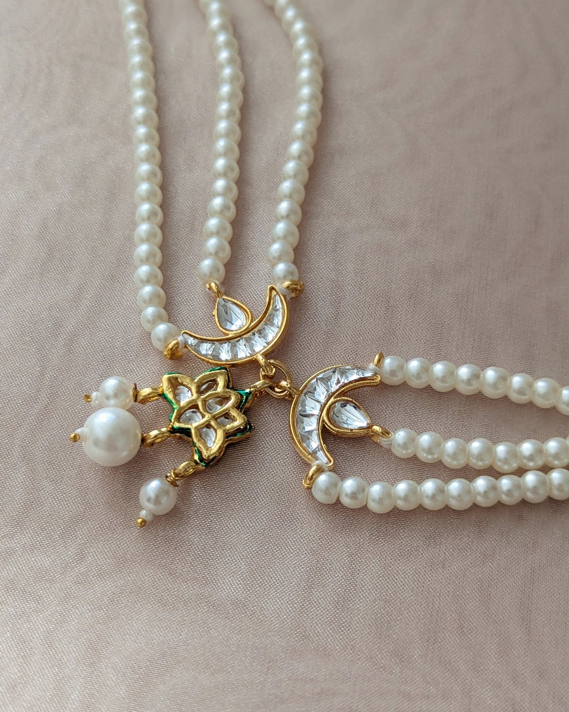 Premium and unique pearl choker/chokar necklace with unique chaand design. Comes with matching earrings. Pick-up in Ajax Ontario. Worldwide shipping available. Perfect for wedding, festival jewelry, indian Jewelry, kids jewelry, kundan jewelry, gifting, costume jewelry, fashion jewelry, Eid, onam, Diwali, karwachauth, navratri. Free shipping available. Jewelry for women.