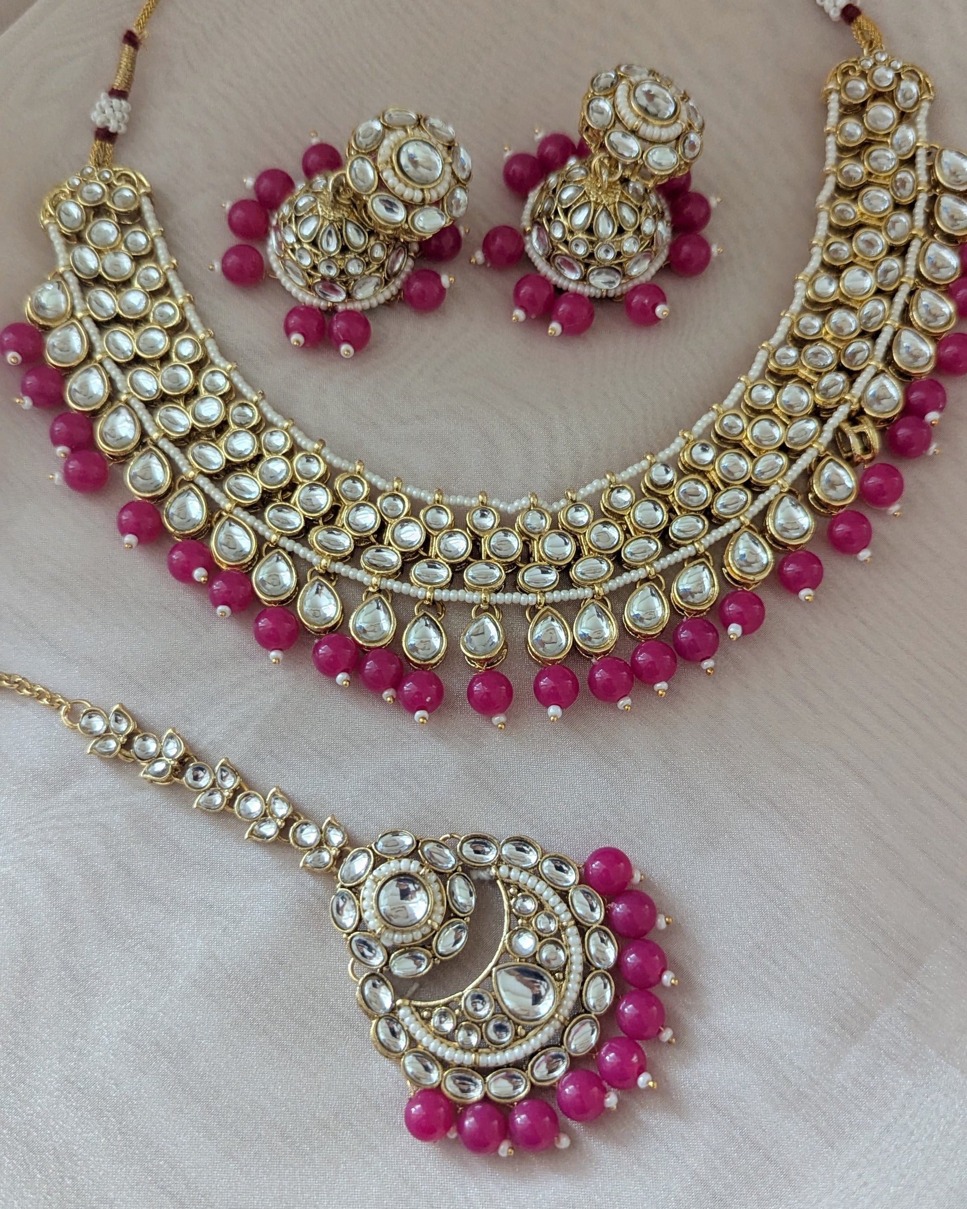 Statement kundan necklace with hot pink beads. Comes with matching jhumka earrings and a statement tikka. Pick-up in Ajax Ontario. Worldwide shipping available. Perfect for wedding, festival jewelry, indian Jewelry, kids jewelry, kundan jewelry, gifting, costume jewelry, fashion jewelry, Eid, onam, Diwali, karwachauth, navratri. Free shipping available. Jewelry for women.