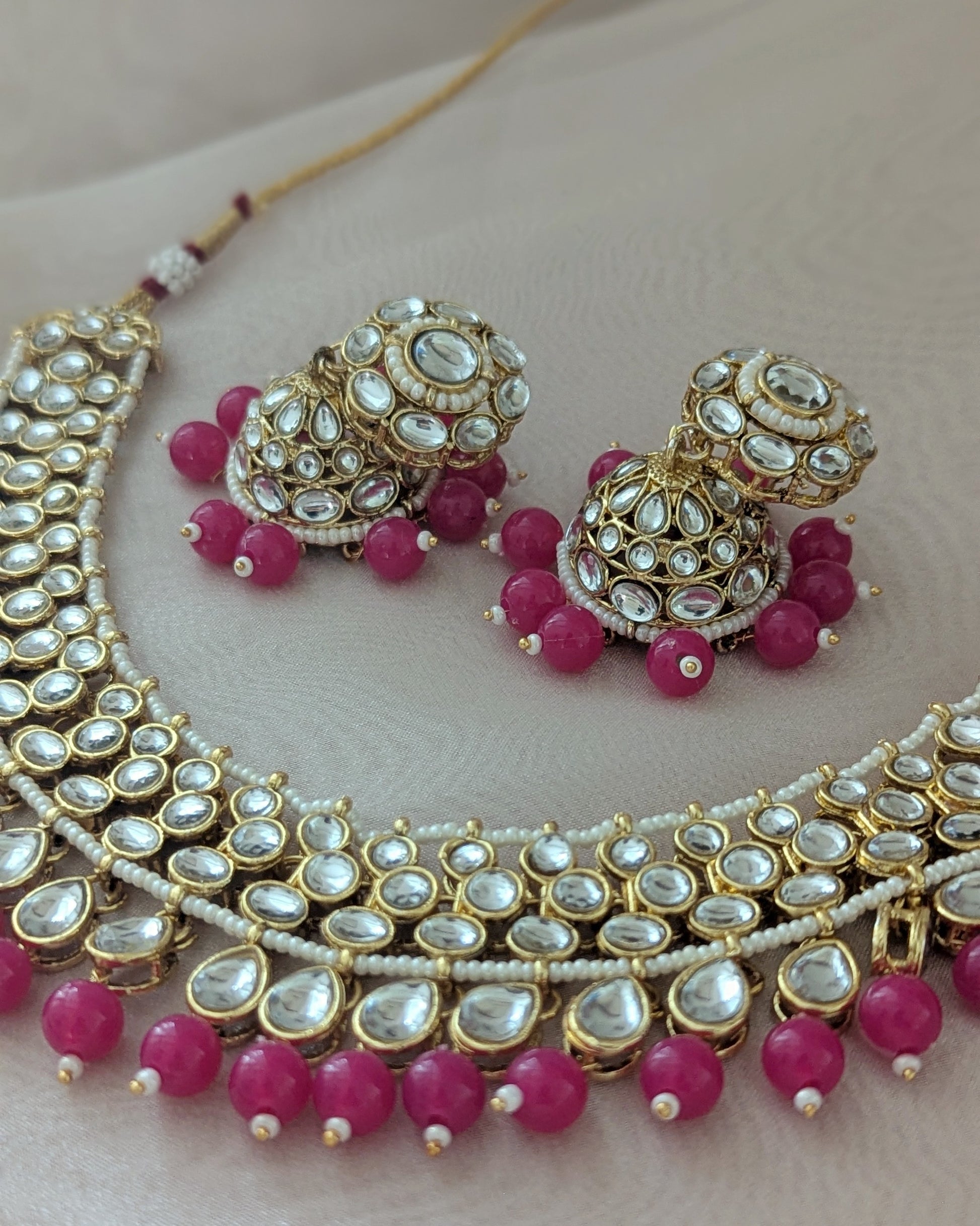 Statement kundan necklace with hot pink beads. Comes with matching jhumka earrings and a statement tikka. Pick-up in Ajax Ontario. Worldwide shipping available. Perfect for wedding, festival jewelry, indian Jewelry, kids jewelry, kundan jewelry, gifting, costume jewelry, fashion jewelry, Eid, onam, Diwali, karwachauth, navratri. Free shipping available. Jewelry for women.