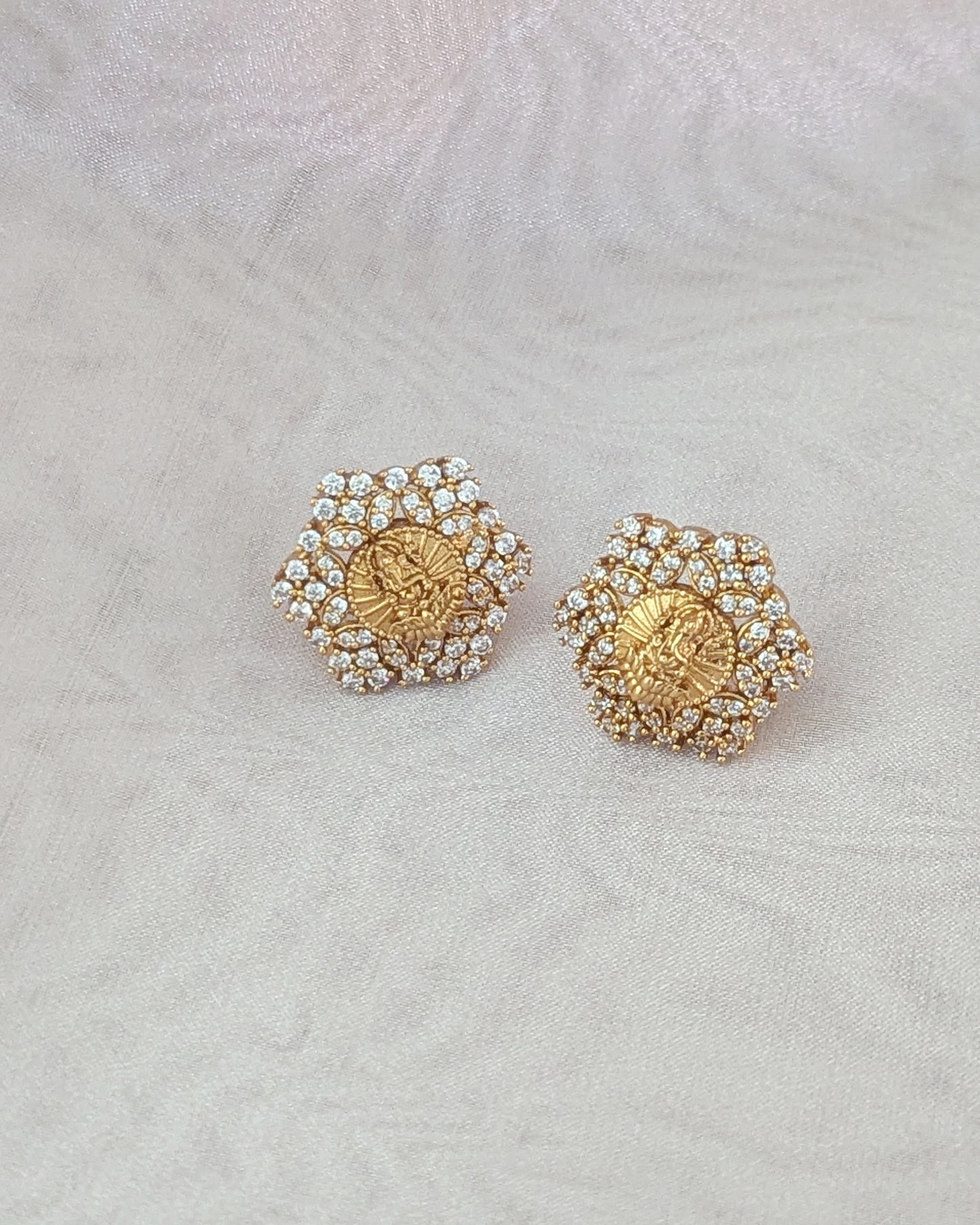 Premium stud /small earrings with lakshmi/laxmi design and American diamond detailing. Pick-up in Ajax Ontario. Worldwide shipping available. Perfect for wedding, festival jewelry, indian Jewelry, kids jewelry, kundan jewelry, gifting, costume jewelry, fashion jewelry, Eid, onam, Diwali, karwachauth, navratri. Free shipping available. Jewelry for women.