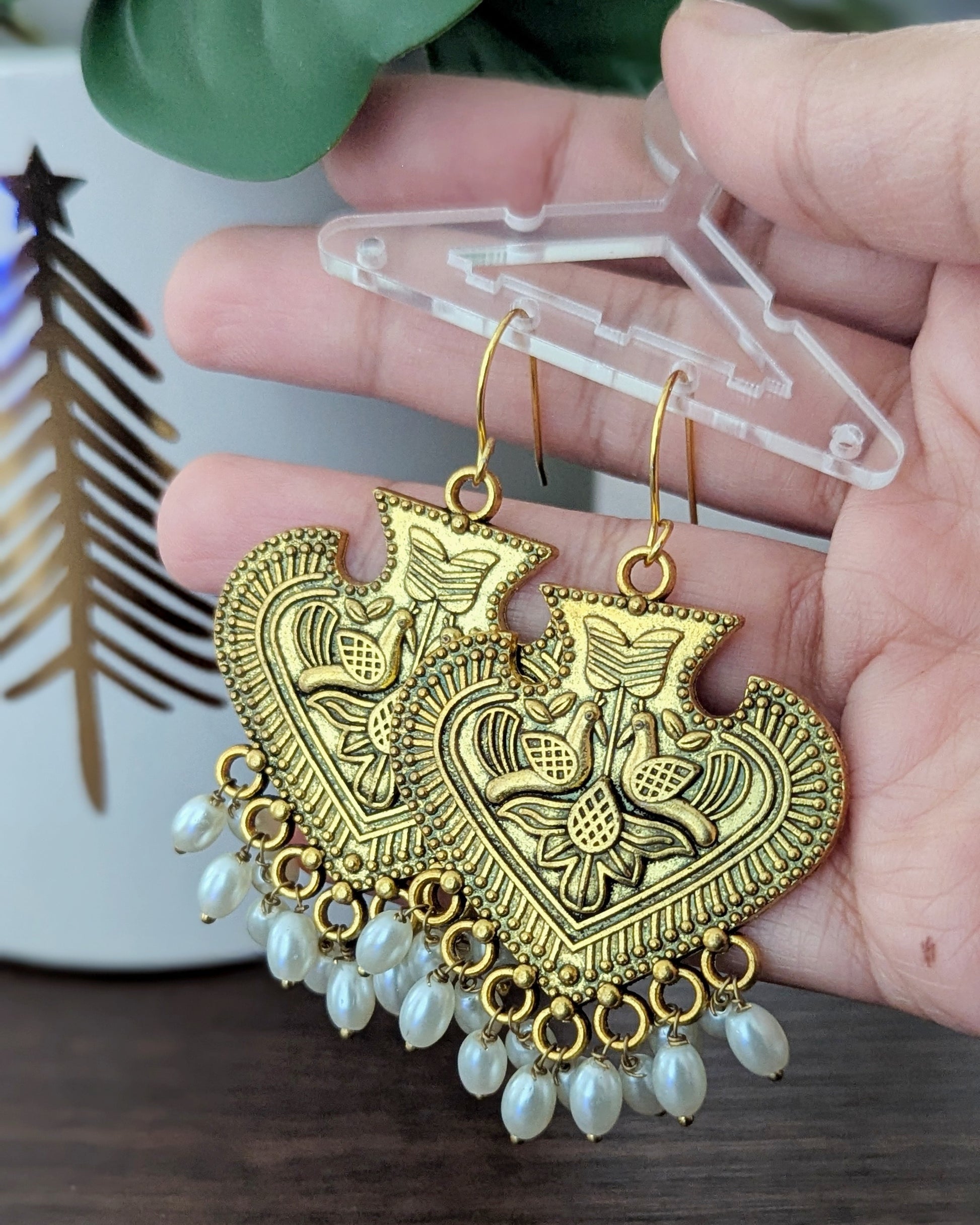 Unique heart shaped earrings with peacock design in golden color. Perfect to match with any outfit or wear it as a contrast to a different color. Available for pick-up in Ajax, Ontario with worldwide shipping available. Pick-up in Ajax Ontario. Worldwide shipping available. Perfect for wedding, festival jewelry, indian Jewelry, kids jewelry, kundan jewelry, gifting, costume jewelry, fashion jewelry, Eid, onam, Diwali, karwachauth, navratri. Free shipping over $50.