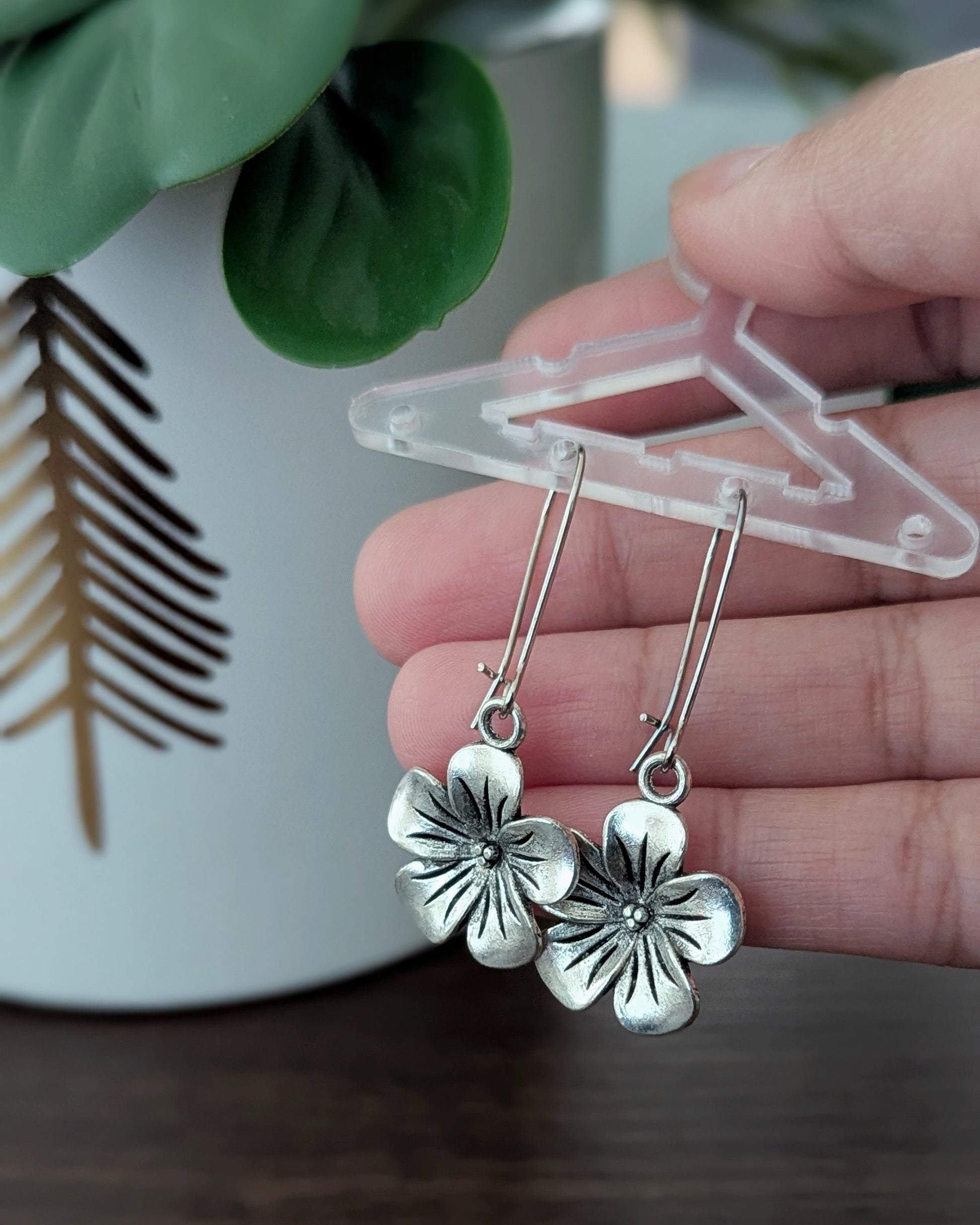 Dainty Oxidized Silver earrings in flower design. Perfect to match with any outfit or wear it as a contrast to a different color. Available for pick-up in Ajax, Ontario with worldwide shipping available. Pick-up in Ajax Ontario. Worldwide shipping available. Perfect for wedding, festival jewelry, indian Jewelry, kids jewelry, kundan jewelry, gifting, costume jewelry, fashion jewelry, Eid, onam, Diwali, karwachauth, navratri. Free shipping over $50.