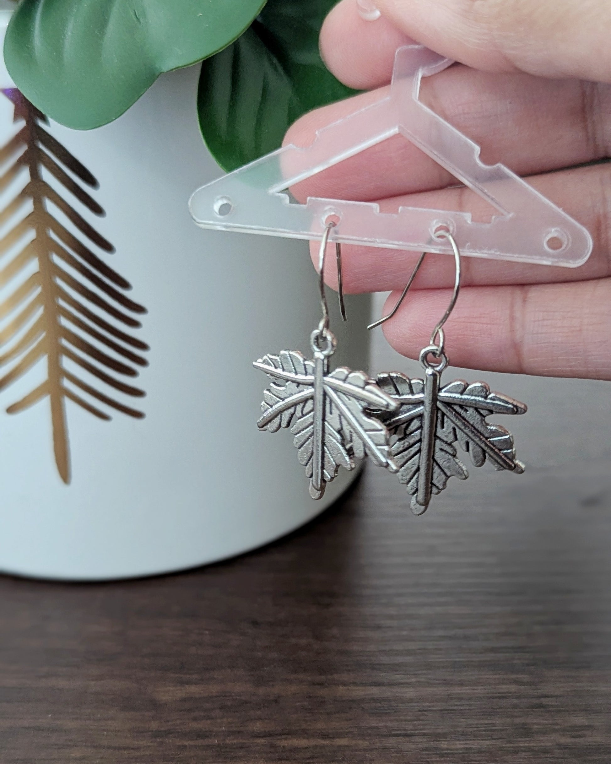 Maple leaf drop earrings. Perfect to match with any outfit or wear it as a contrast to a different color. Available for pick-up in Ajax, Ontario with worldwide shipping available. Pick-up in Ajax Ontario. Worldwide shipping available. Perfect for wedding, festival jewelry, indian Jewelry, kids jewelry, kundan jewelry, gifting, costume jewelry, fashion jewelry, Eid, onam, Diwali, karwachauth, navratri. Free shipping over $50.