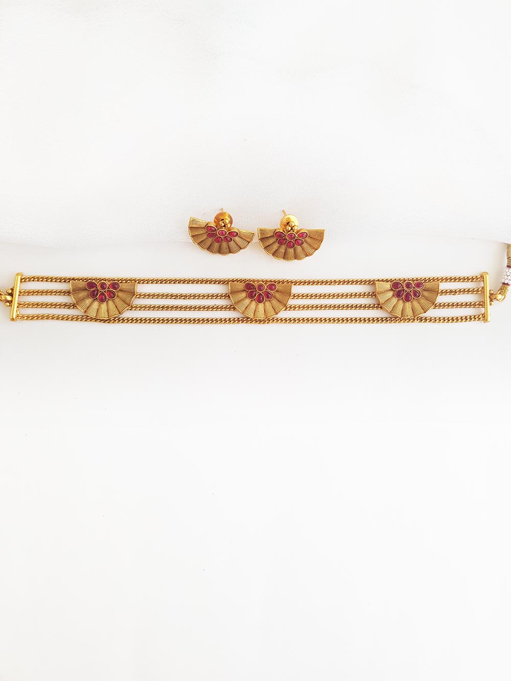 A perfect combination of traditional & modern choker, with Red Kemp stones.  Available in green as well.