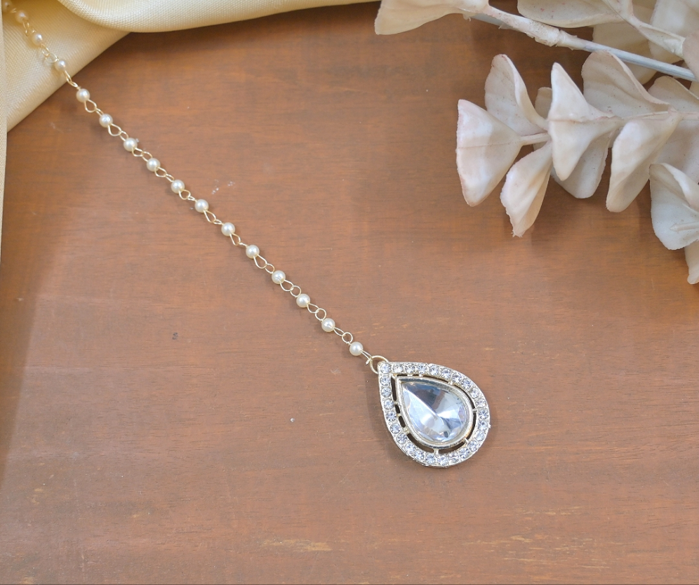 Dainty Kundan Polki Tikka for kids & adults. Perfect to match with any outfit or wear it as a contrast to a different color. Available for pick-up in Ajax, Ontario with worldwide shipping available. Pick-up in Ajax Ontario. Worldwide shipping available. Perfect for wedding, festival jewelry, indian Jewelry, kids jewelry, kundan jewelry, gifting, costume jewelry, fashion jewelry, Eid, onam, Diwali, karwachauth, navratri. Free shippi