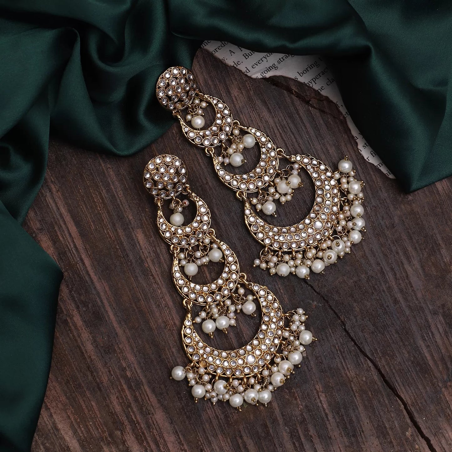 Long layered golden kundan earrings. Pick-up in Ajax Ontario. Worldwide shipping available. Perfect for wedding, festival jewelry, indian Jewelry, kids jewelry, kundan jewelry, gifting, costume jewelry, fashion jewelry, Eid, onam, Diwali, karwachauth, navratri. Free shipping available. Jewelry for women. Indian jewelry in ajax durham region.