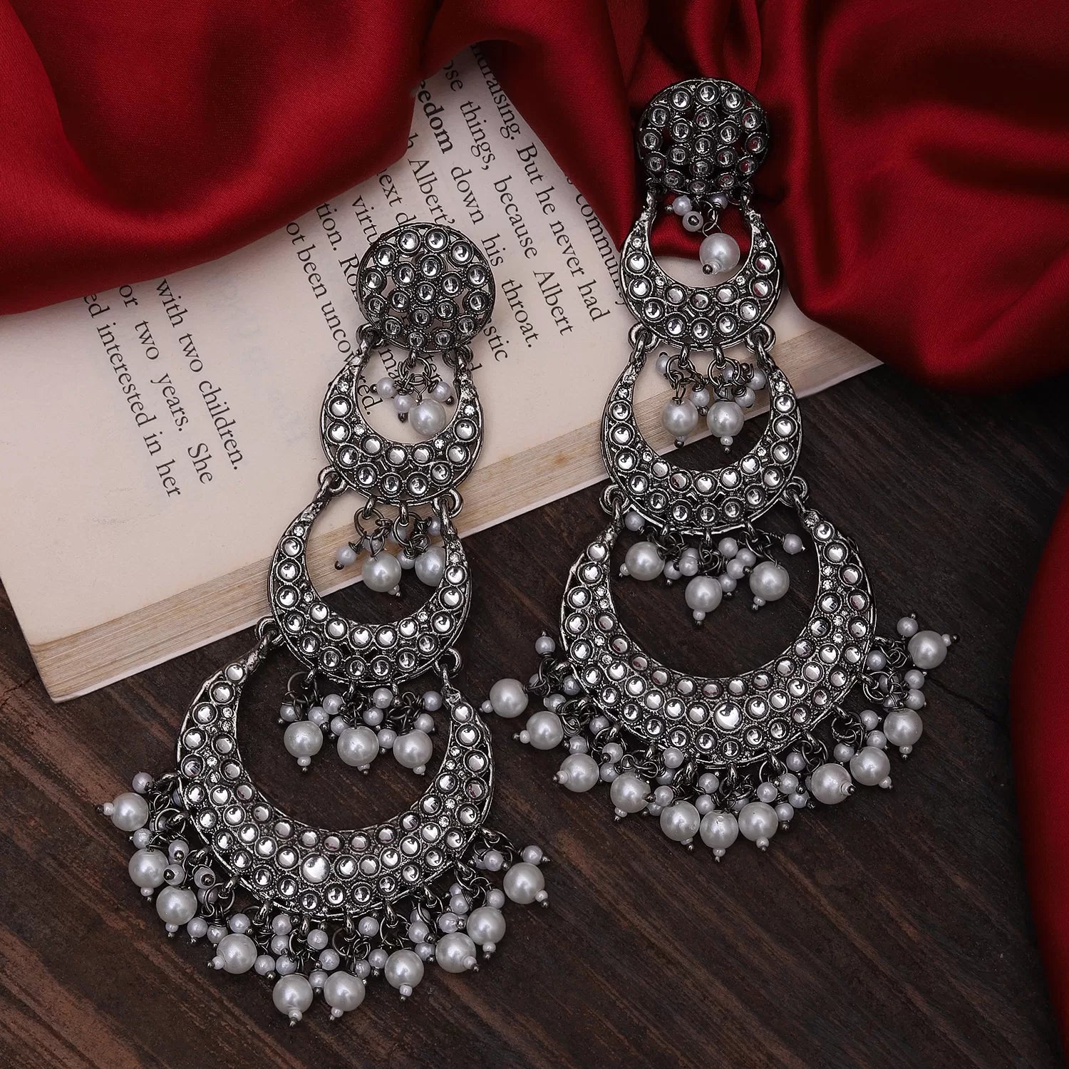 Long layered black kundan earrings. Pick-up in Ajax Ontario. Worldwide shipping available. Perfect for wedding, festival jewelry, indian Jewelry, kids jewelry, kundan jewelry, gifting, costume jewelry, fashion jewelry, Eid, onam, Diwali, karwachauth, navratri. Free shipping available. Jewelry for women. Indian jewelry in ajax durham region.