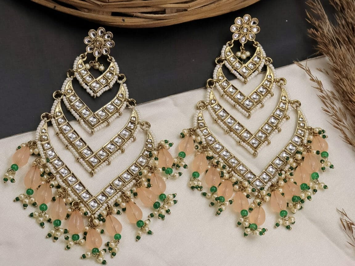 Statement long layered kundan earrings with green detailing. Extremely lightweight for their size.
Pick-up in Ajax Ontario. Worldwide shipping available. Perfect for wedding, festival jewelry, indian Jewelry, kids jewelry, kundan jewelry, gifting, costume jewelry, fashion jewelry, Eid, onam, Diwali, karwachauth, navratri. Free shipping available. Jewelry for women.