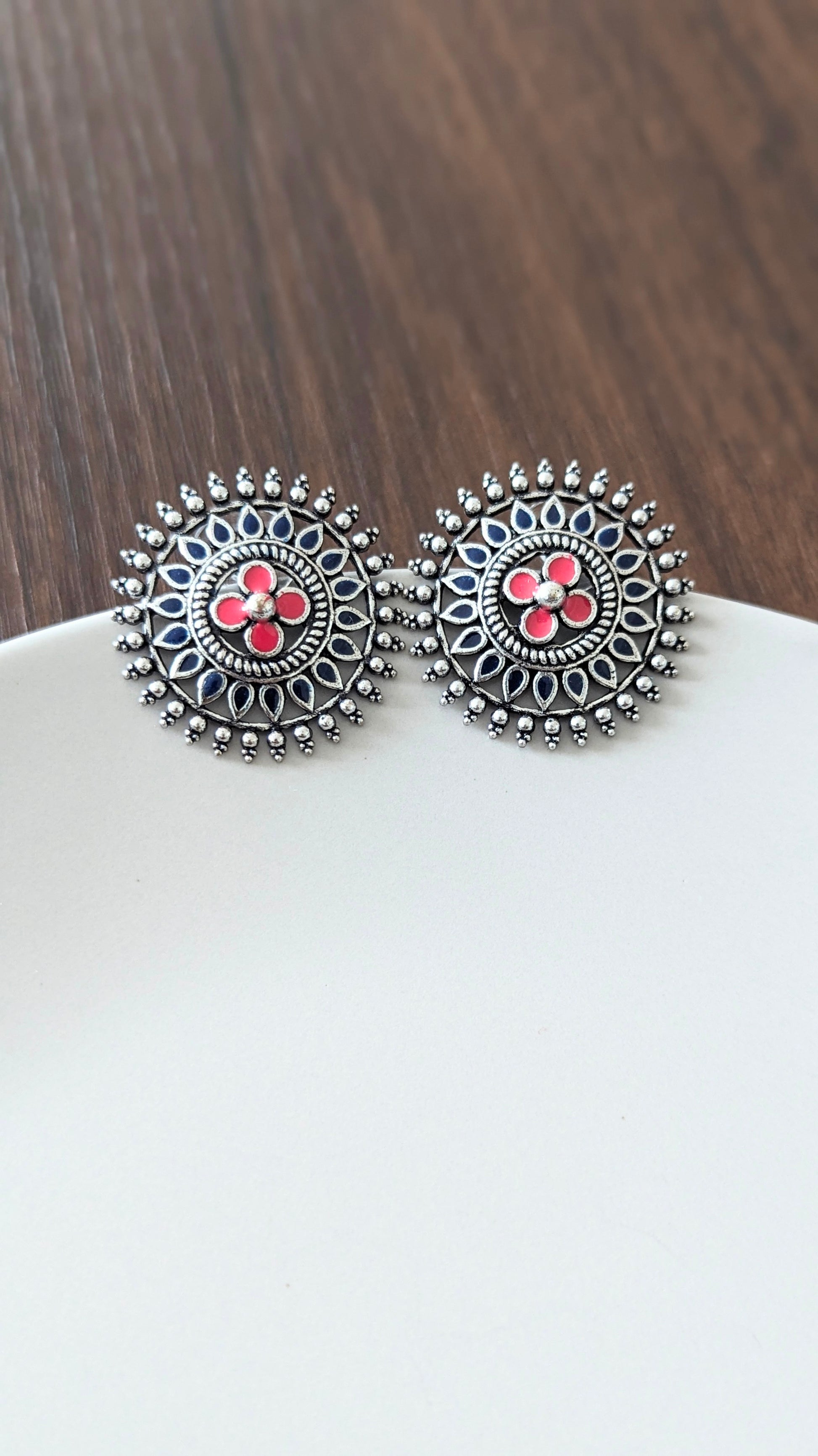 A pair of oxidized silver stud earrings with blue and red embellishments. Pick-up in Ajax Ontario. Worldwide shipping available. Perfect for wedding, festival jewelry, indian Jewelry, kids jewelry, kundan jewelry, gifting, costume jewelry, fashion jewelry, Eid, onam, Diwali, karwachauth, navratri. Free shipping available. Jewelry for women. Indian jewelry in ajax durham region.