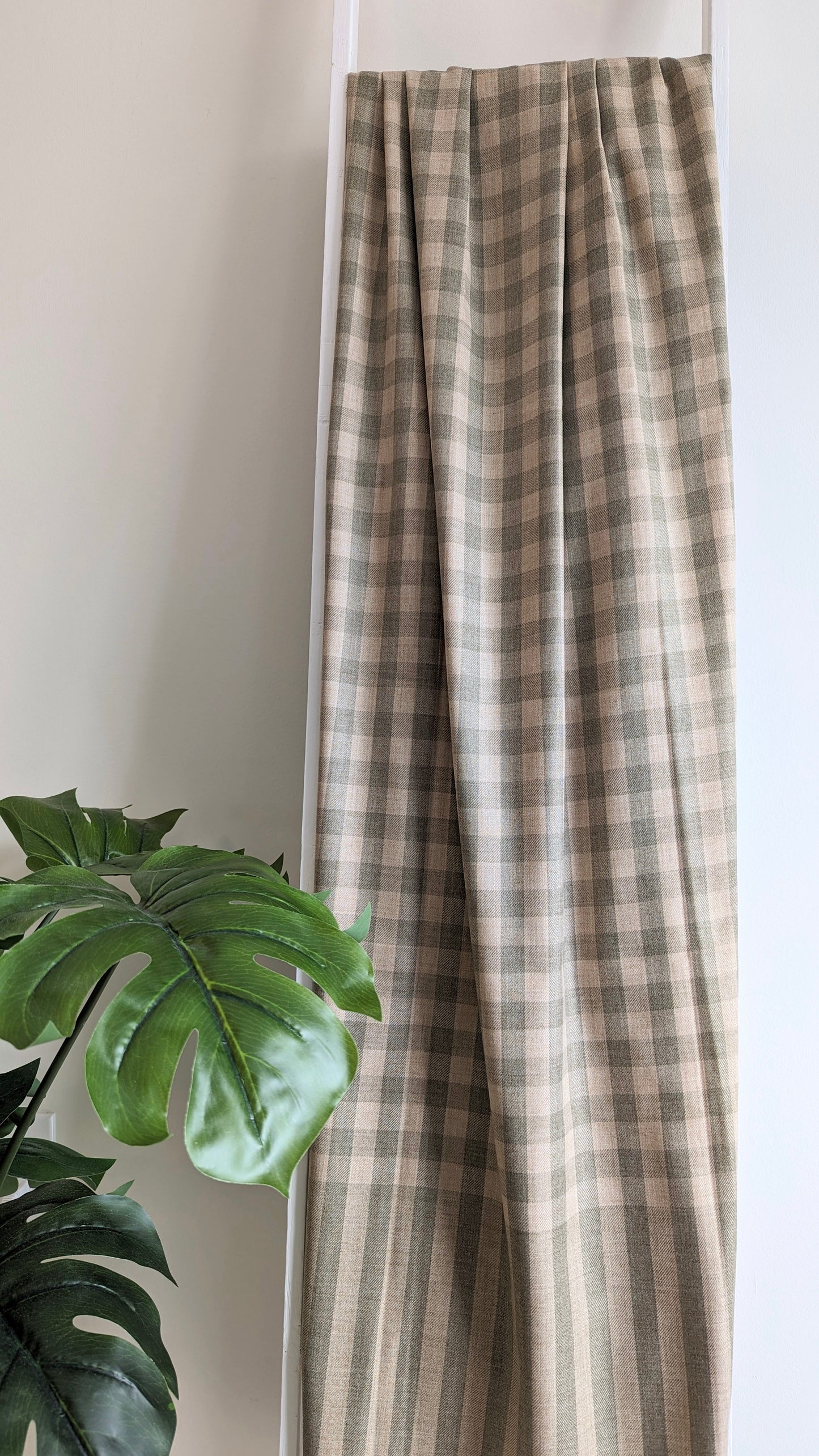 Men's Woolen Lohi in Checked Design