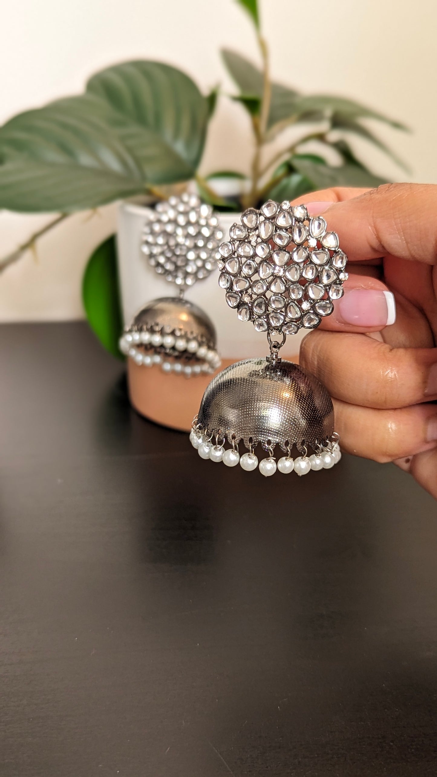 A pair of oxidized silver jhumka earrings with a traditional, uncut kundan look. Pick-up in Ajax Ontario. Worldwide shipping available. Perfect for wedding, festival jewelry, indian Jewelry, kids jewelry, kundan jewelry, gifting, costume jewelry, fashion jewelry, Eid, onam, Diwali, karwachauth, navratri. Free shipping available. Jewelry for women. Indian jewelry in ajax durham region.