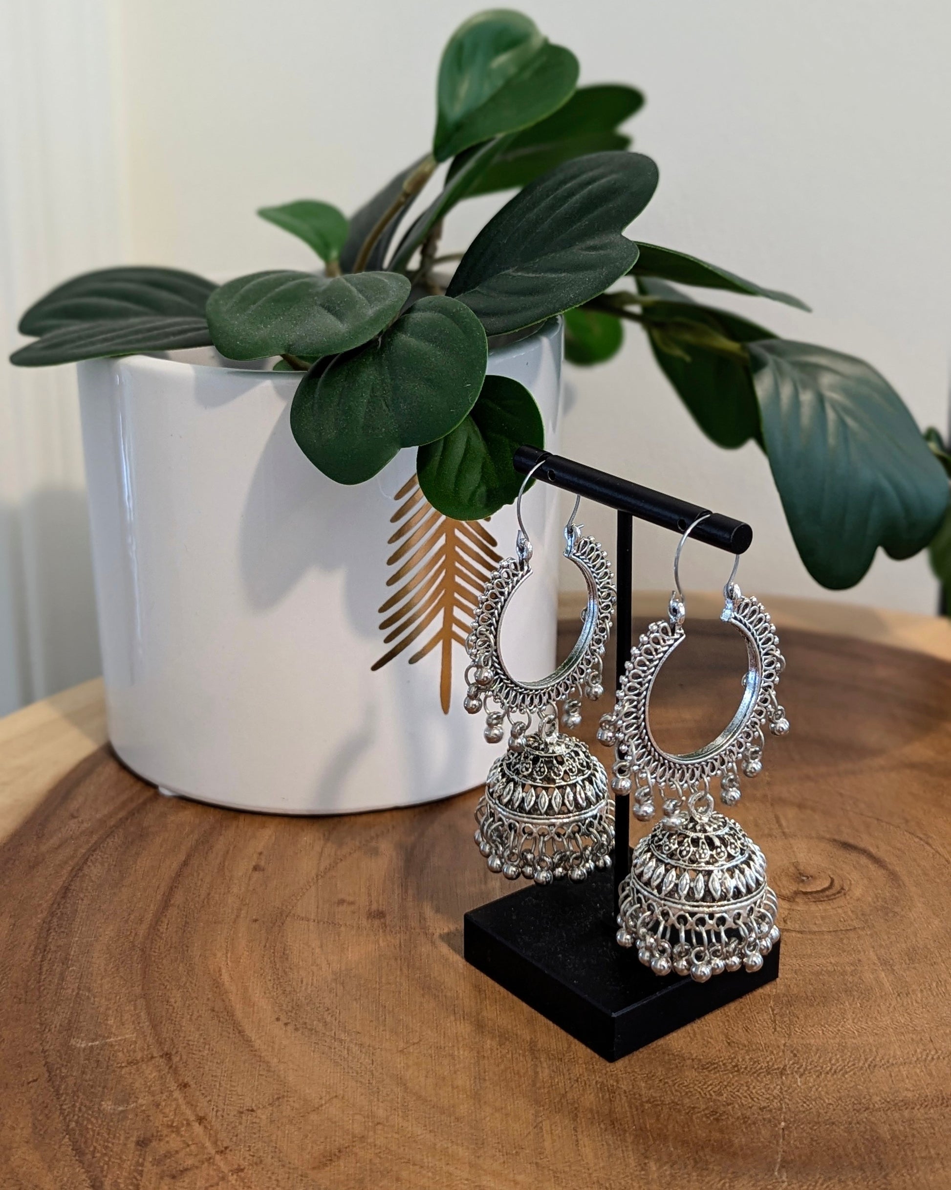 Oxidized silver Bali jhumki earrings with a unique design. Pick-up in Ajax Ontario. Worldwide shipping available. Perfect for wedding, festival jewelry, indian Jewelry, kids jewelry, kundan jewelry, gifting, costume jewelry, fashion jewelry, Eid, onam, Diwali, karwachauth, navratri. Free shipping available. Jewelry for women. Indian jewelry in ajax durham region.