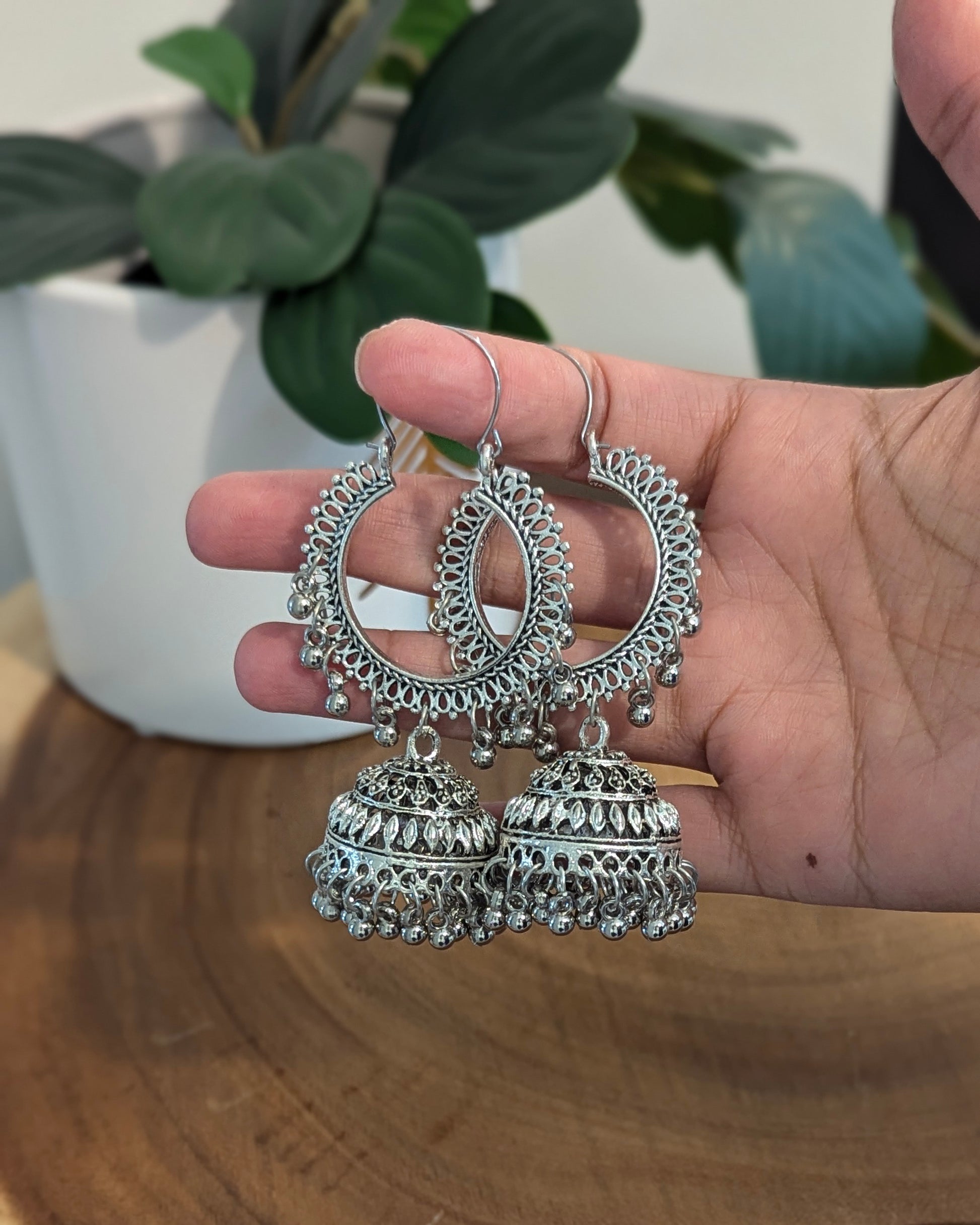 Oxidized silver Bali jhumki earrings with a unique design. Pick-up in Ajax Ontario. Worldwide shipping available. Perfect for wedding, festival jewelry, indian Jewelry, kids jewelry, kundan jewelry, gifting, costume jewelry, fashion jewelry, Eid, onam, Diwali, karwachauth, navratri. Free shipping available. Jewelry for women. Indian jewelry in ajax durham region.