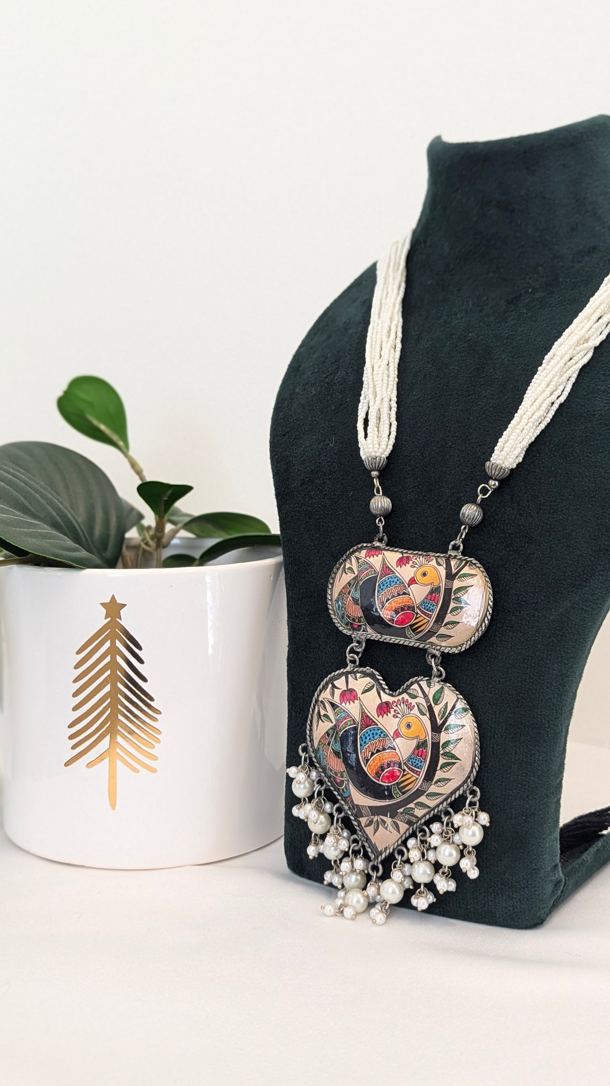 Beautiful hand painted Hyderabadi Indian necklace.