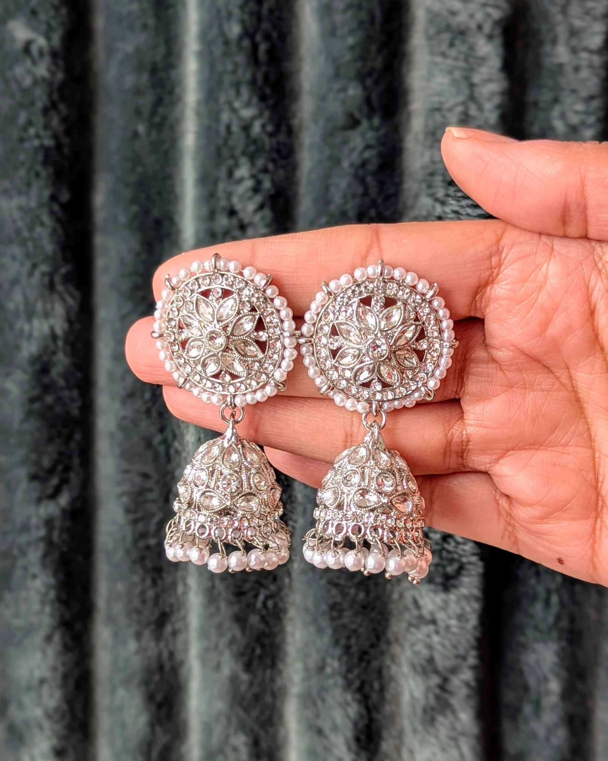 A pair of cute little jhumkas in silver kundan with pearls