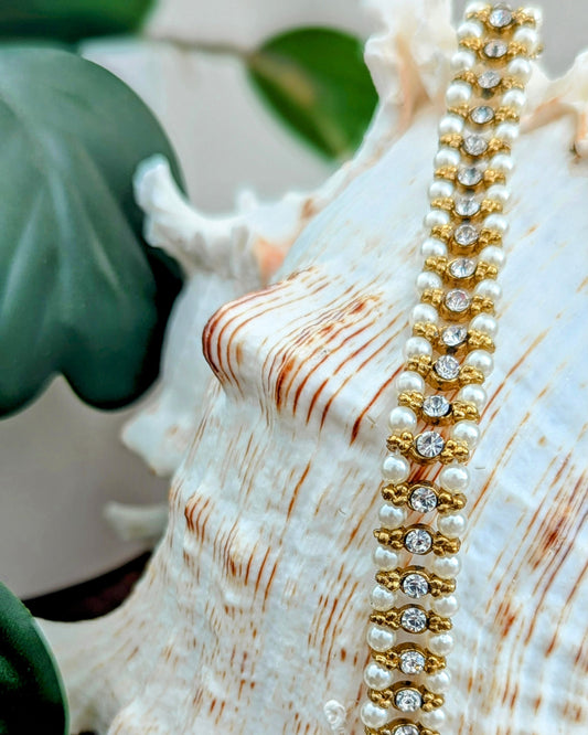 A pair of dainty pearl kundan anklets in pearl design. Imitation jewelry. Pick-up in Ajax Ontario. Worldwide shipping available. Perfect for weddings, festival jewelry, indian Jewelry, kids jewelry, kundan jewelry, gifting, costume jewelry, fashion jewelry, Eid, onam, Diwali, karwachauth, navratri. Free shipping available. Jewelry for women. Indian jewelry in ajax durham toronto.