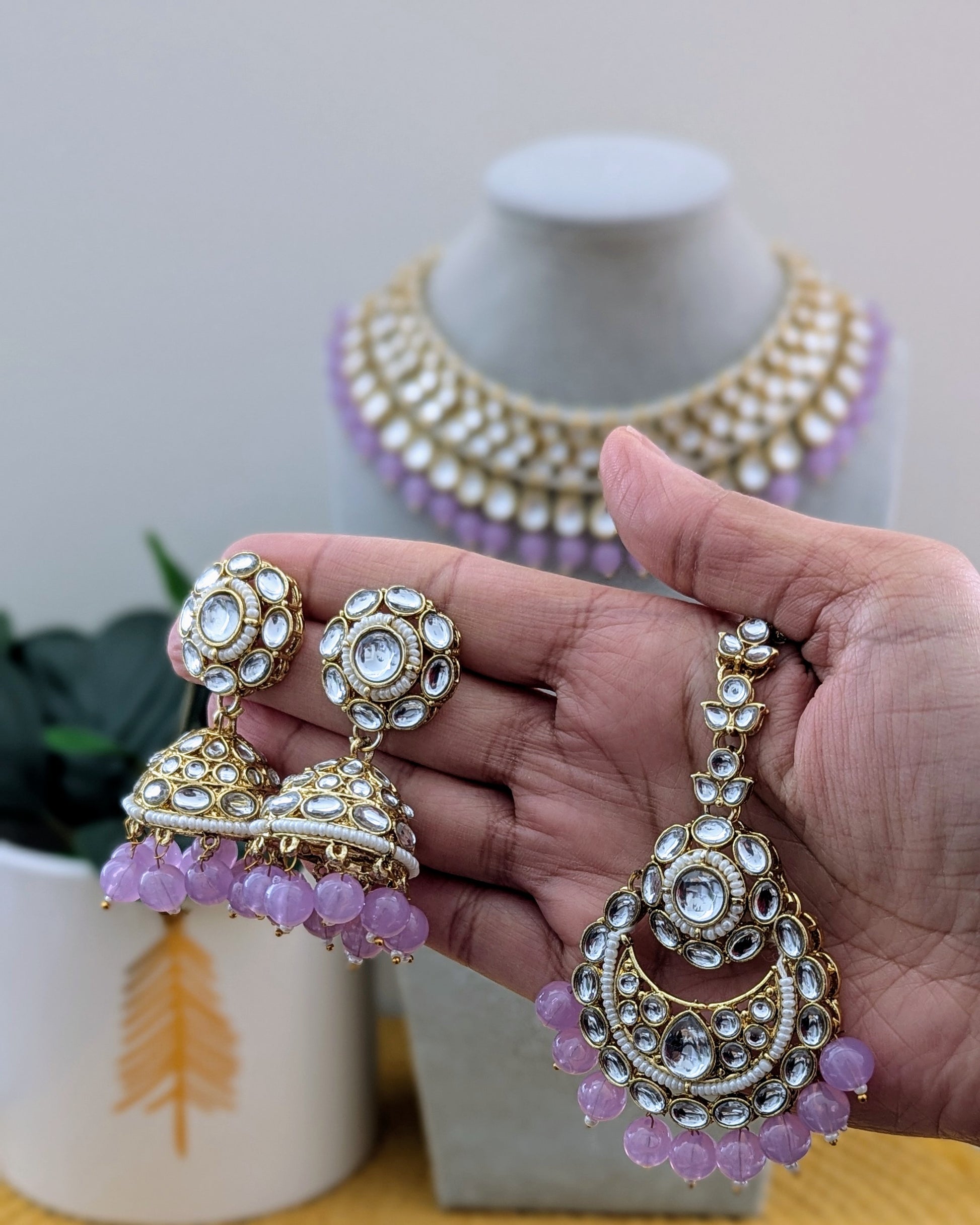 A lavender and gold choker necklace with pearl details displayed on a mannequin bust. Pick-up in Ajax Ontario. Worldwide shipping available. Perfect for weddings, festival jewelry, indian Jewelry, kids jewelry, kundan jewelry, gifting, costume jewelry, fashion jewelry, Eid, onam, Diwali, karwachauth, navratri. Free shipping available. Jewelry for women. Indian jewelry in durham Toronto canada.