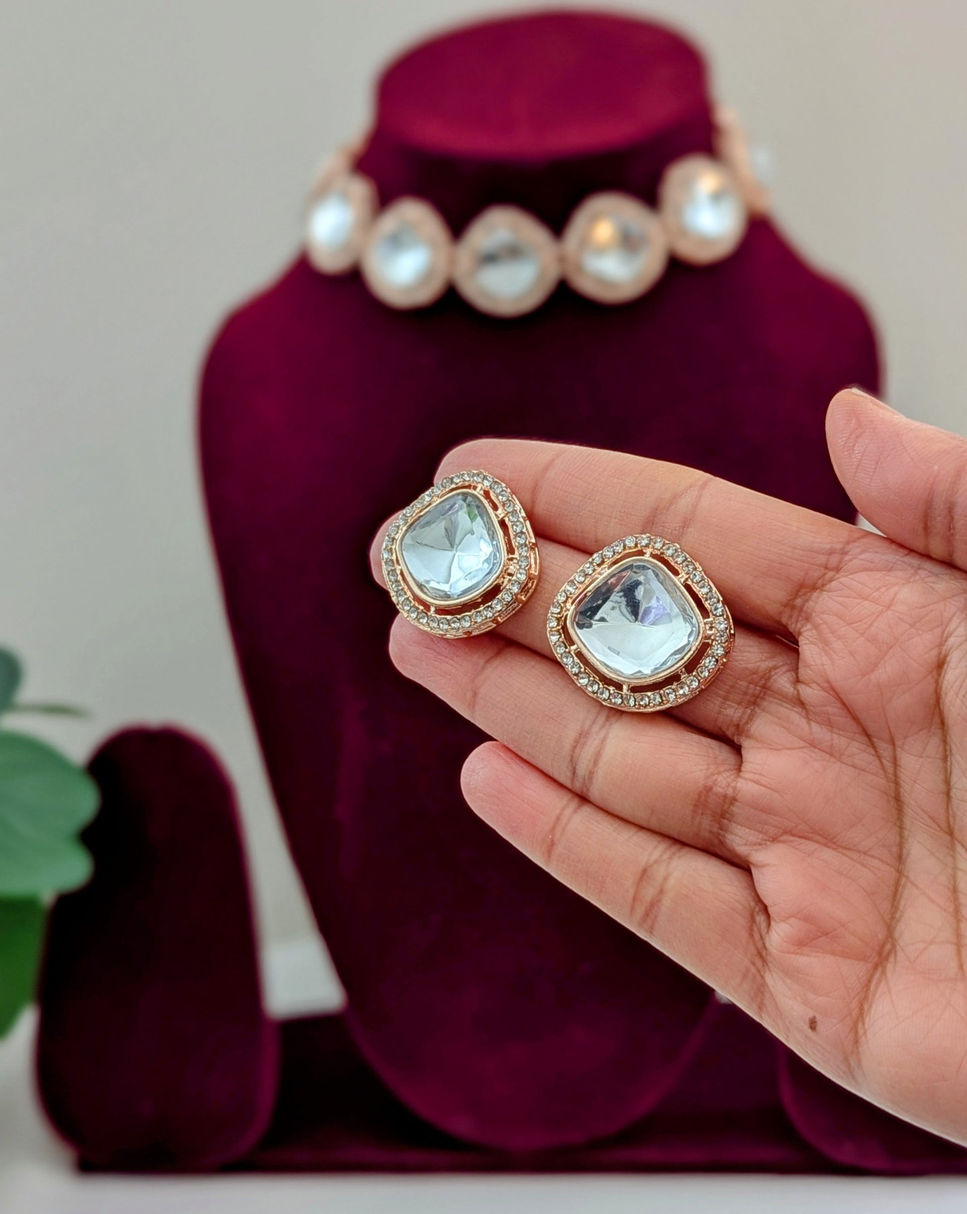 Polki lookalike choker necklace with stud earrings in rose gold color. Pick-up in Ajax Ontario. Worldwide shipping available. Perfect for wedding, festival jewelry, indian Jewelry, kids jewelry, kundan jewelry, gifting, costume jewelry, fashion jewelry, Eid, Diwali, karwachauth. Free shipping available.