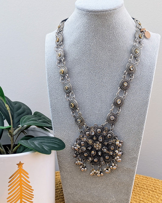 A long oxidized silver necklace with a statement Kundan pendant displayed on a mannequin. Pick-up in Ajax Ontario. Worldwide shipping available. Perfect for weddings, festival jewelry, indian Jewelry, kids jewelry, kundan jewelry, gifting, costume jewelry, fashion jewelry, Eid, onam, Diwali, karwachauth, navratri. Free shipping available. Jewelry for women. Indian jewelry in ajax toronto Canada