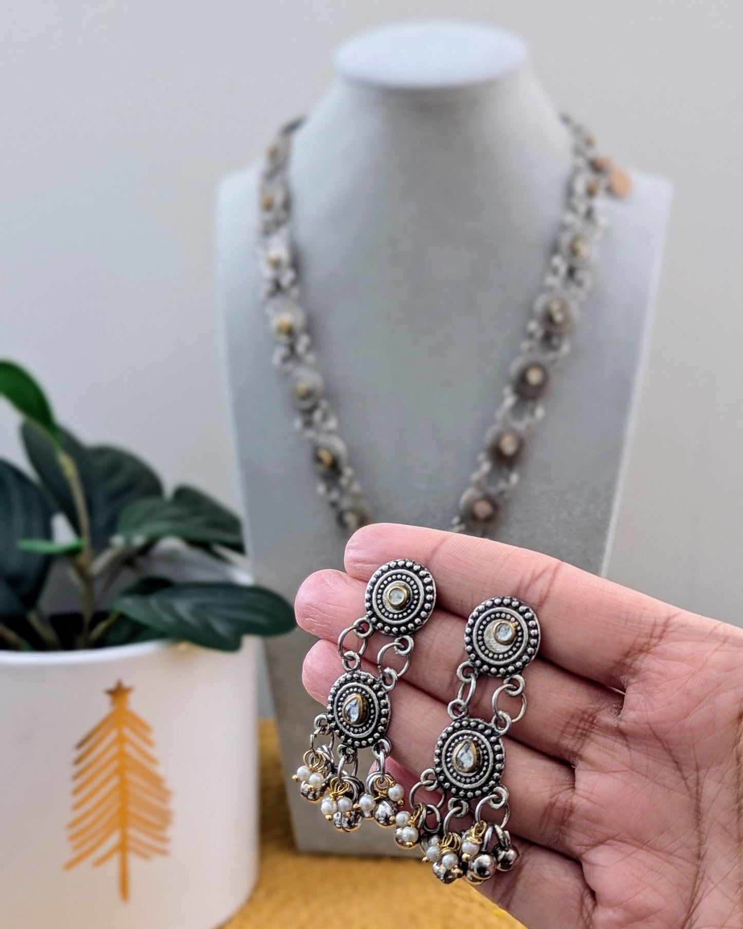 A long oxidized silver necklace with a statement Kundan pendant displayed on a mannequin. Pick-up in Ajax Ontario. Worldwide shipping available. Perfect for weddings, festival jewelry, indian Jewelry, kids jewelry, kundan jewelry, gifting, costume jewelry, fashion jewelry, Eid, onam, Diwali, karwachauth, navratri. Free shipping available. Jewelry for women. Indian jewelry in ajax toronto Canada