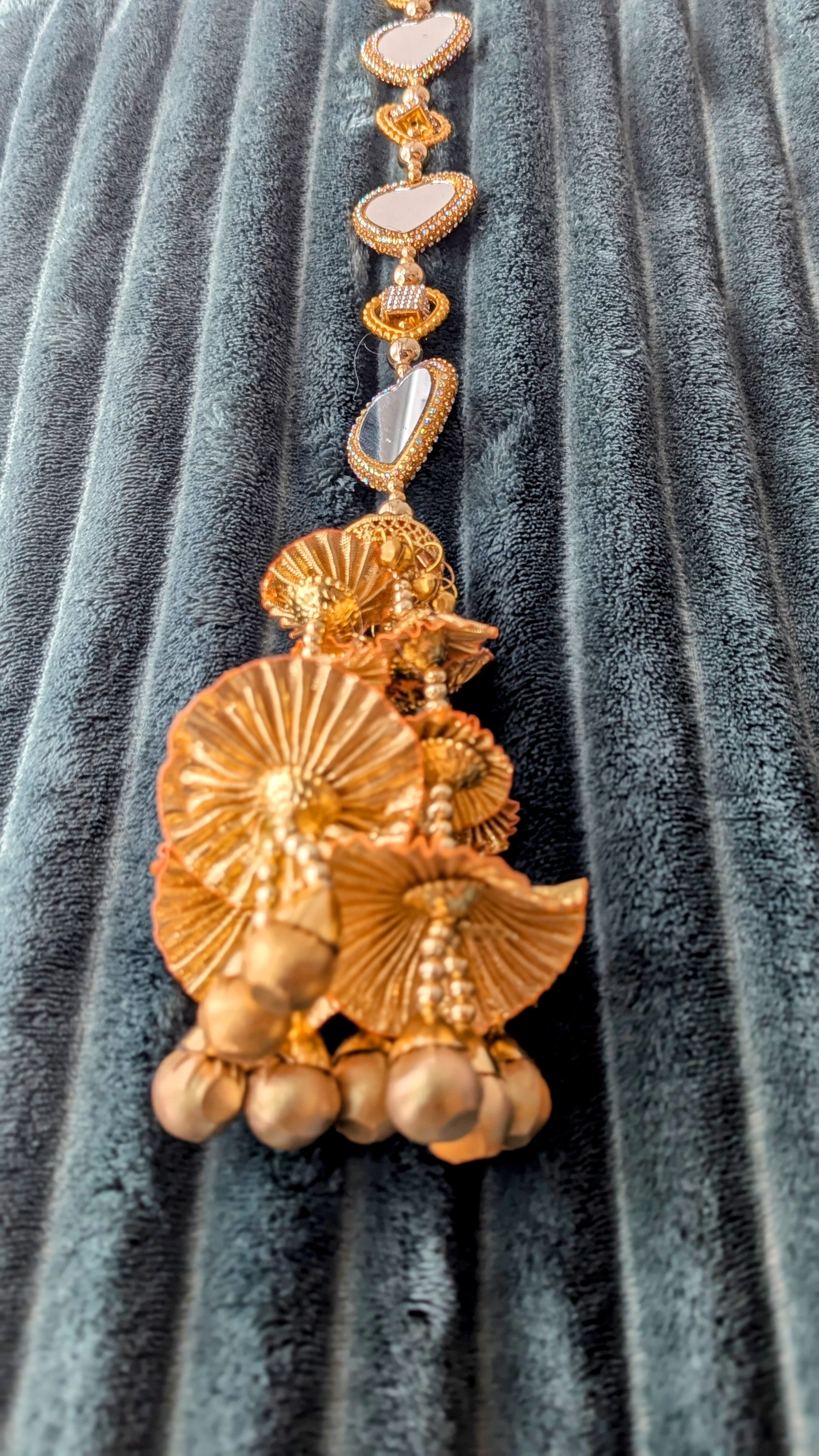 Punjabi parandi (hair accessory) in a unique heart shaped mirror design. Imitation jewelry. Pick-up in Ajax Ontario. Worldwide shipping available. Perfect for weddings, festival jewelry, indian Jewelry, kids jewelry, kundan jewelry, gifting, costume jewelry, fashion jewelry, Eid, onam, Diwali, karwachauth, navratri. Free shipping available. Jewelry for women. Indian jewelry in ajax durham toronto.