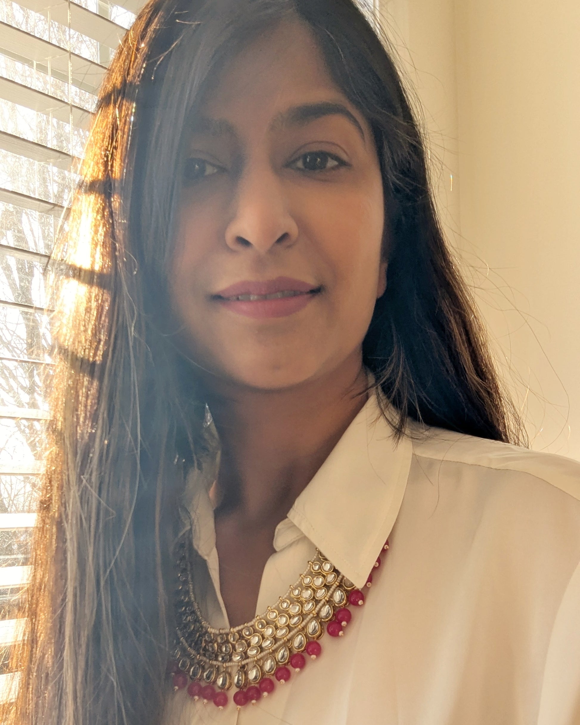 Statement kundan necklace with hot pink beads. Comes with matching jhumka earrings and a statement tikka. Pick-up in Ajax Ontario. Worldwide shipping available. Perfect for wedding, festival jewelry, indian Jewelry, kids jewelry, kundan jewelry, gifting, costume jewelry, fashion jewelry, Eid, onam, Diwali, karwachauth, navratri. Free shipping available. Jewelry for women.