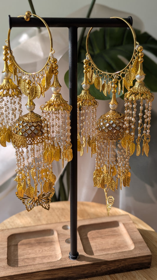 Golden Bangle Kaleere with butterfly charms and Kundan mirror details. Imitation jewelry. Pick-up in Ajax Ontario. Worldwide shipping available. Perfect for weddings, festival jewelry, indian Jewelry, kids jewelry, kundan jewelry, gifting, costume jewelry, fashion jewelry, Eid, onam, Diwali, karwachauth, navratri. Free shipping available. Jewelry for women. Indian jewelry in ajax durham region. Bollywood style jewelry.