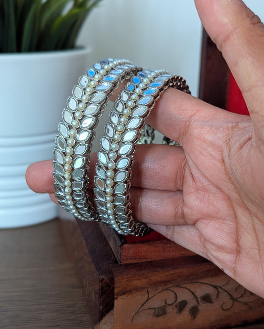 A pair of beautiful silver mirror bangles with pearl detailing. Imitation jewelry. Pick-up in Ajax Ontario. Worldwide shipping available. Perfect for weddings, festival jewelry, indian Jewelry, kids jewelry, kundan jewelry, gifting, costume jewelry, fashion jewelry, Eid, onam, Diwali, karwachauth, navratri. Free shipping available. Jewelry for women. Indian jewelry in ajax durham region. Bollywood style jewelry.