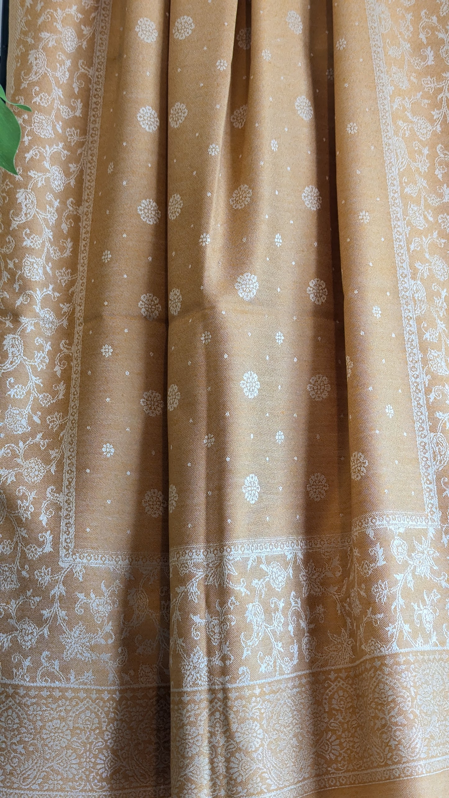 Shehnaaz Stole - ladoo Peela