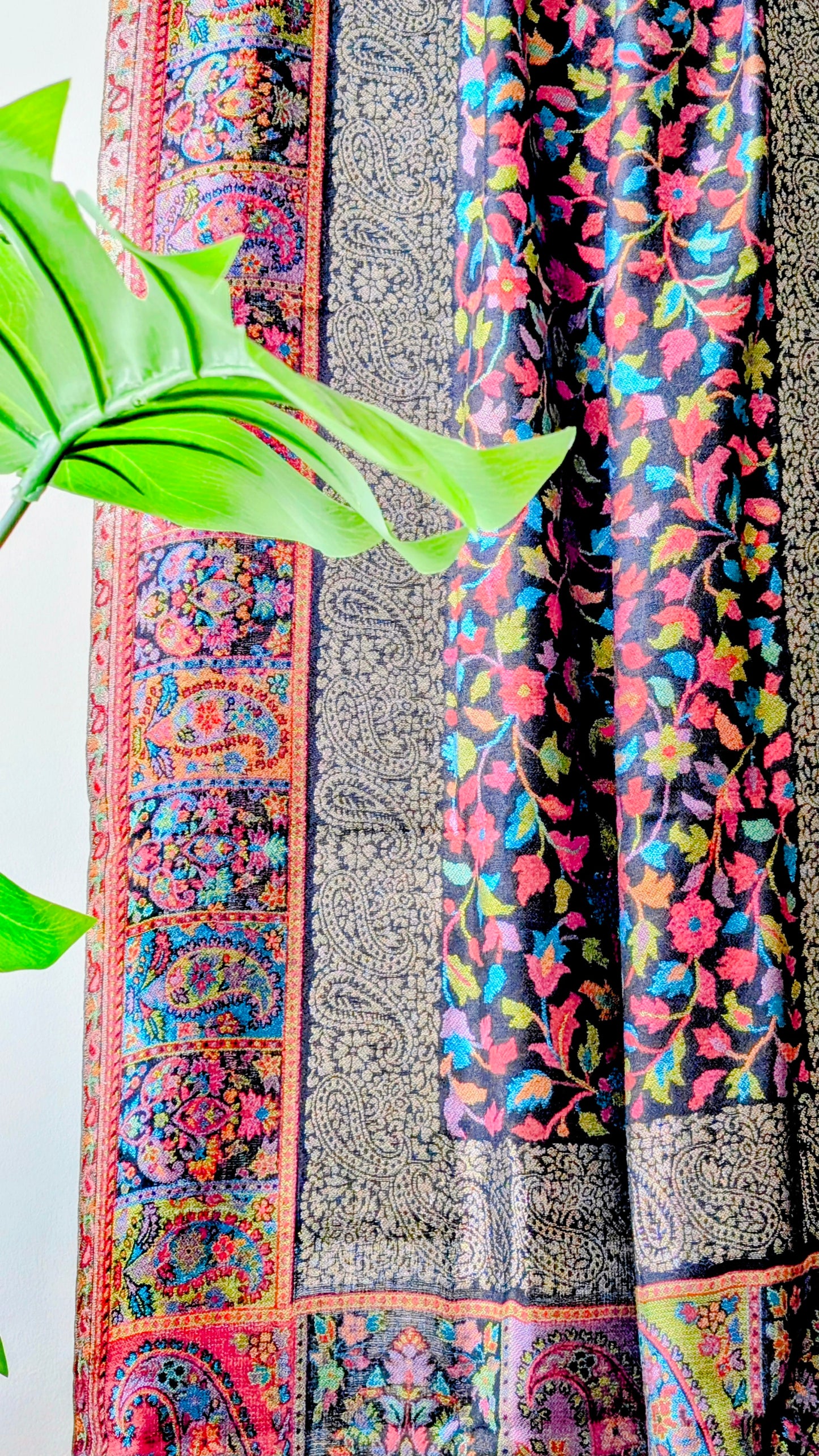 Unisex Kani Stole - Black