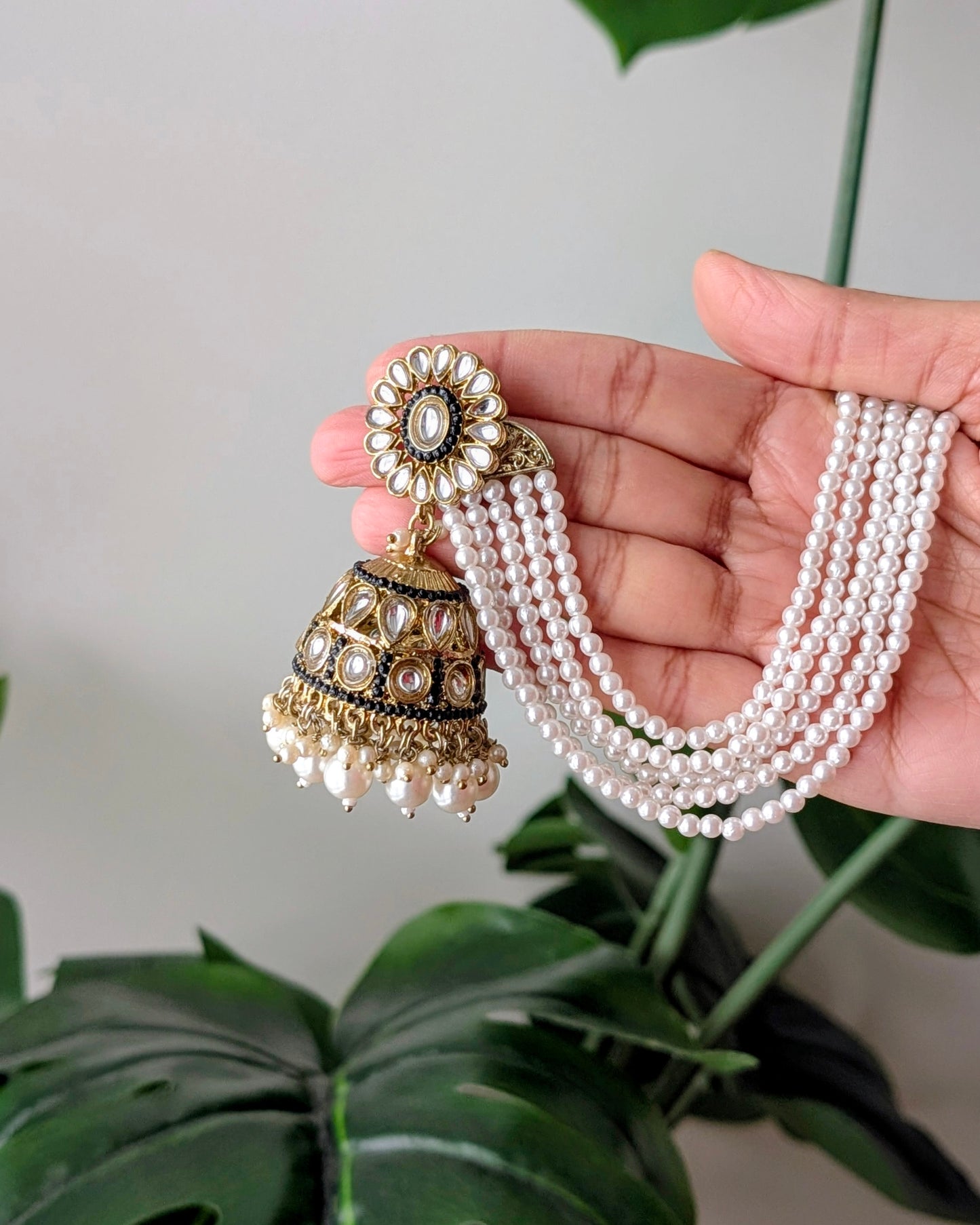 Gauravi Jadau Jhumki Tikka Set - Black