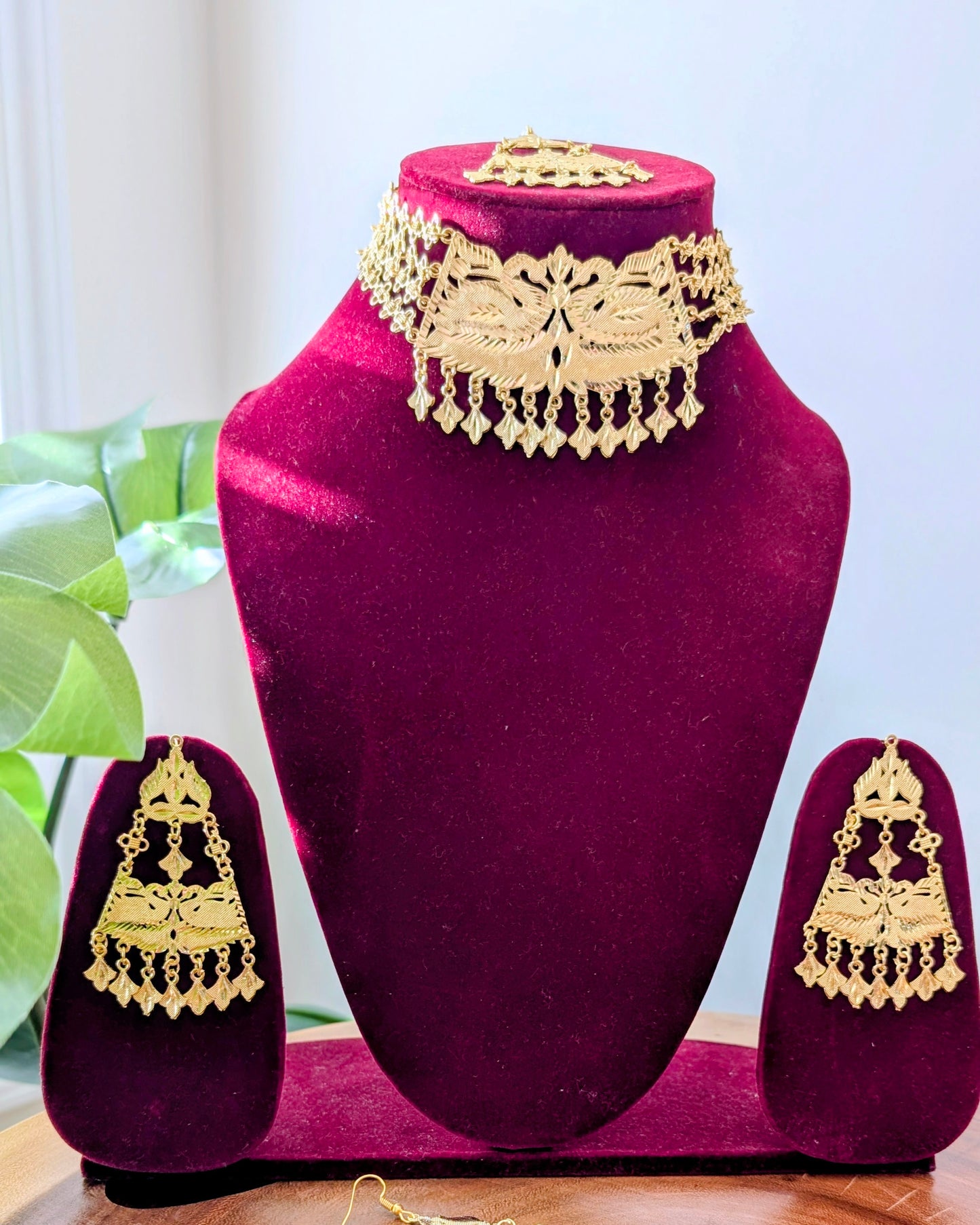 Deepti Jadau Choker Necklace - Golden