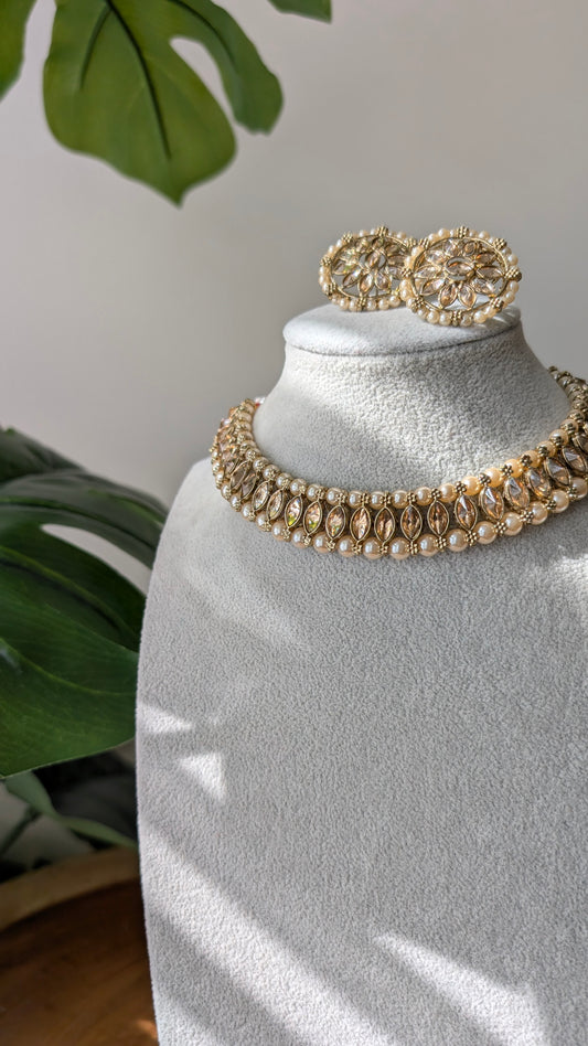 Vali Sleek Golden Choker